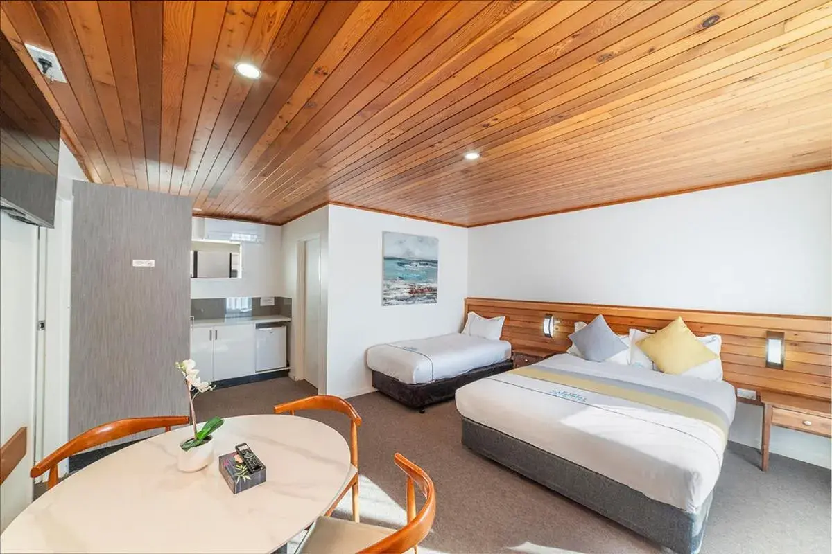 Deluxe Family Room in Port Campbell Motor Inn Deluxe Family Room in Port Campbell Motor Inn
