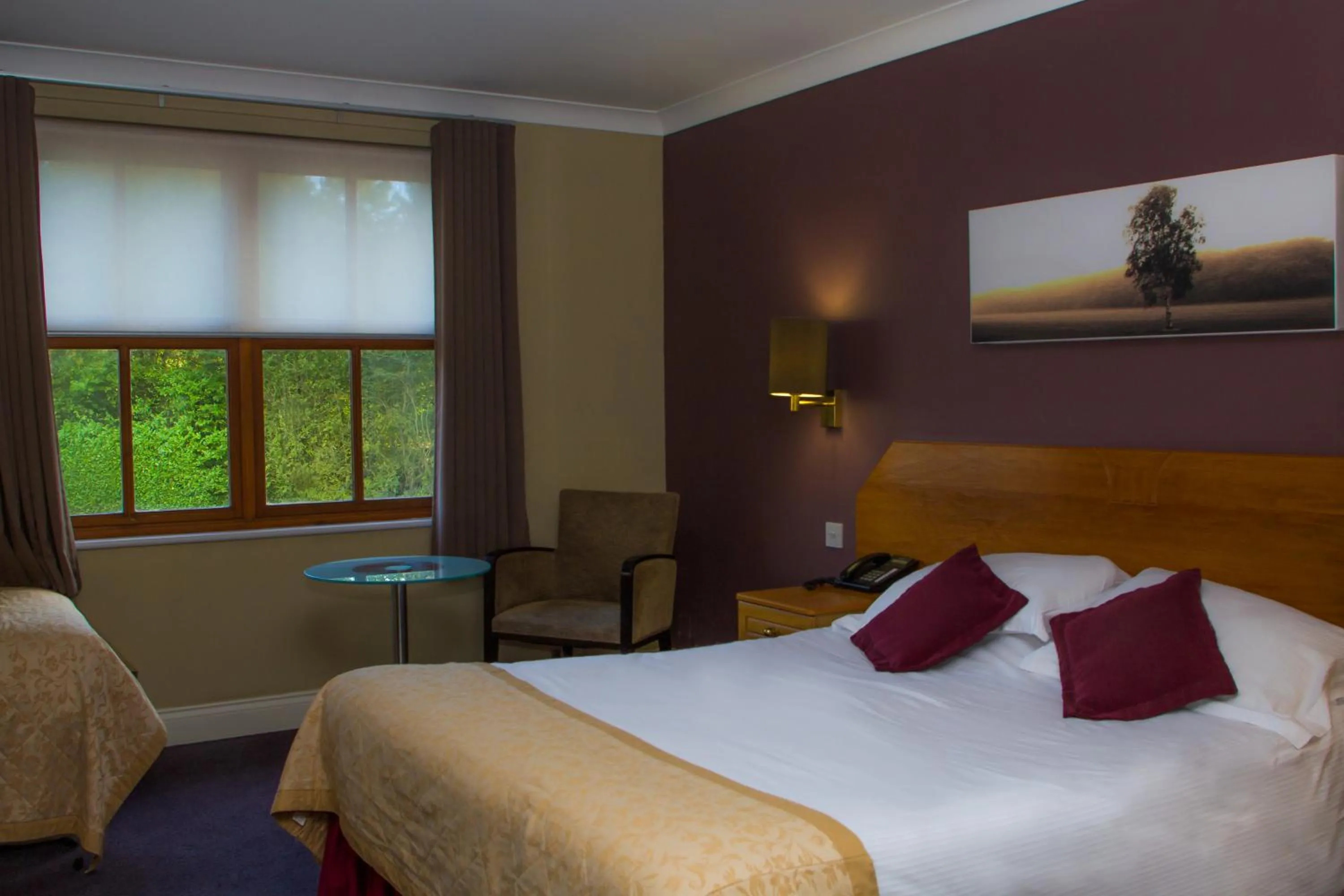 Seating area, Bed in The Essex Golf & Country Club Hotel