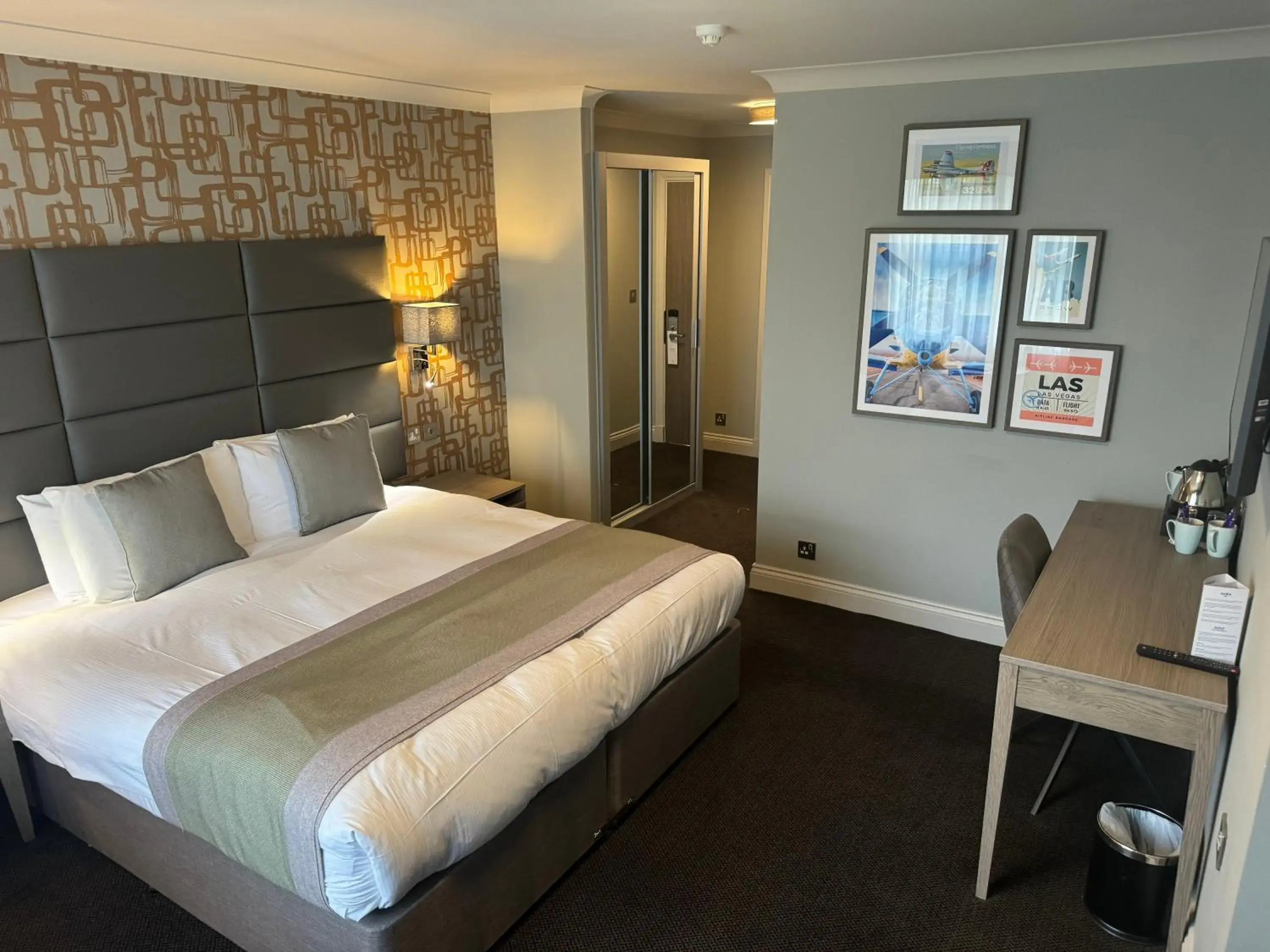 Deluxe Family Room in The Essex Golf & Country Club Hotel Deluxe Family Room in The Essex Golf & Country Club Hotel