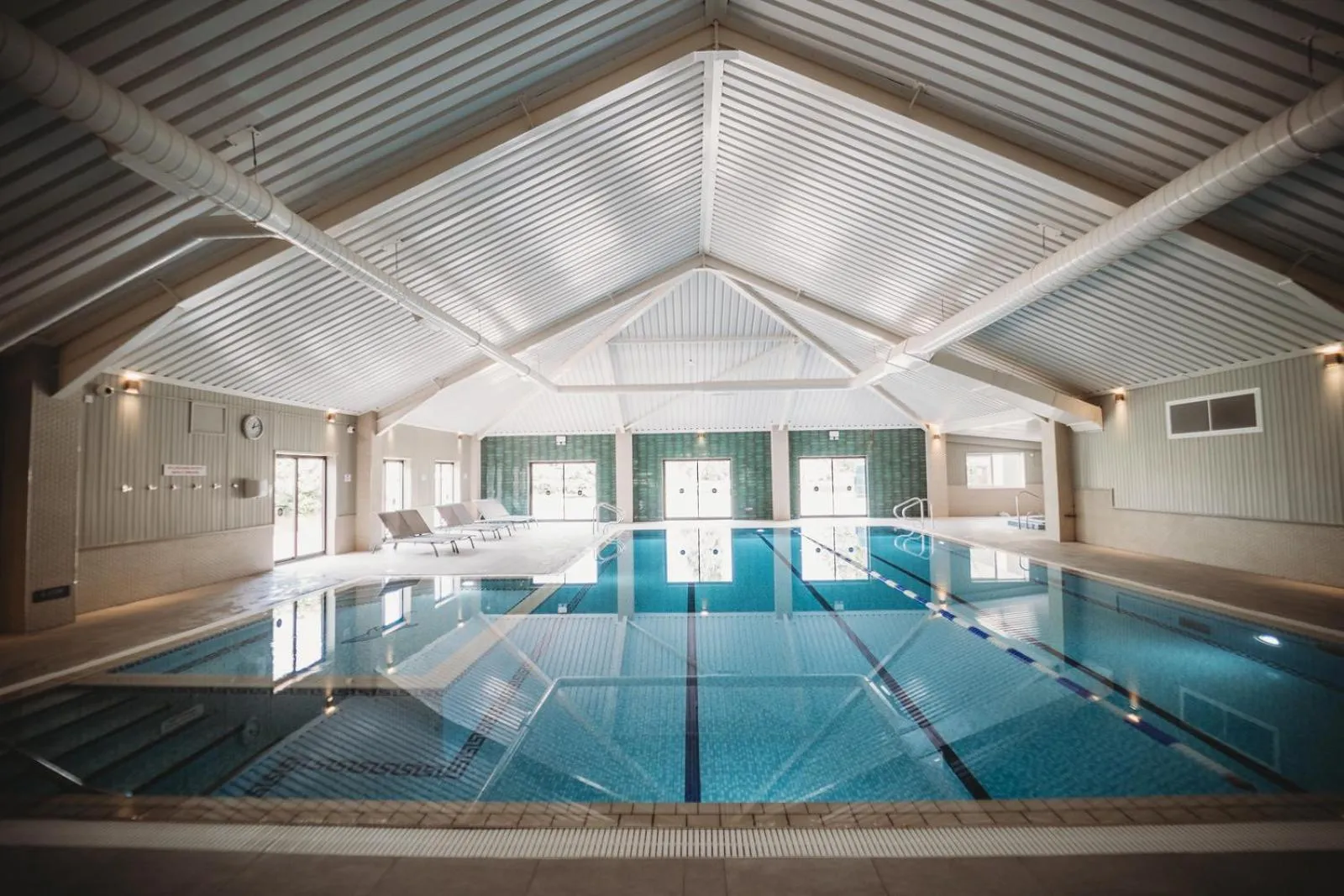 Swimming pool in The Essex Golf & Country Club Hotel