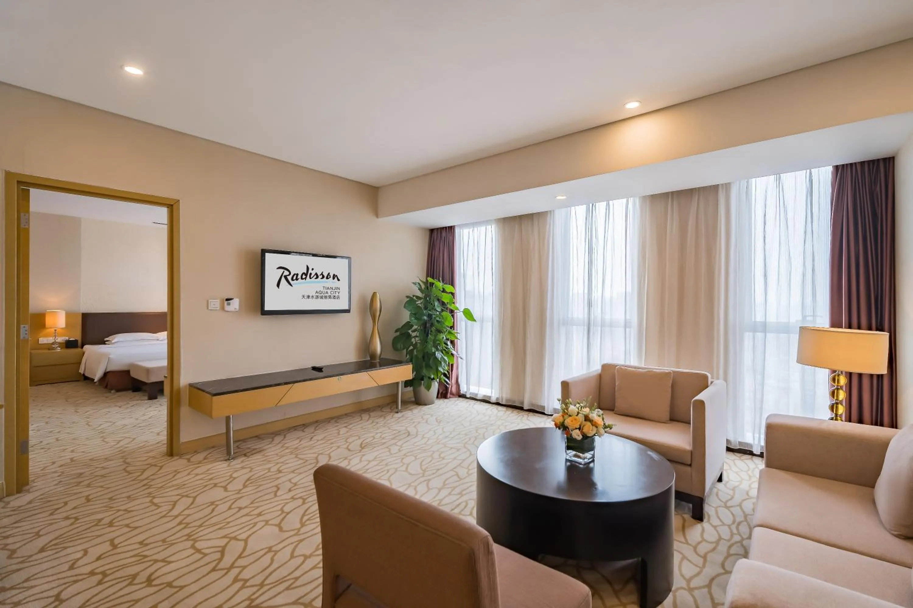Living room, Bed in Radisson Hotel Tianjin Aqua City