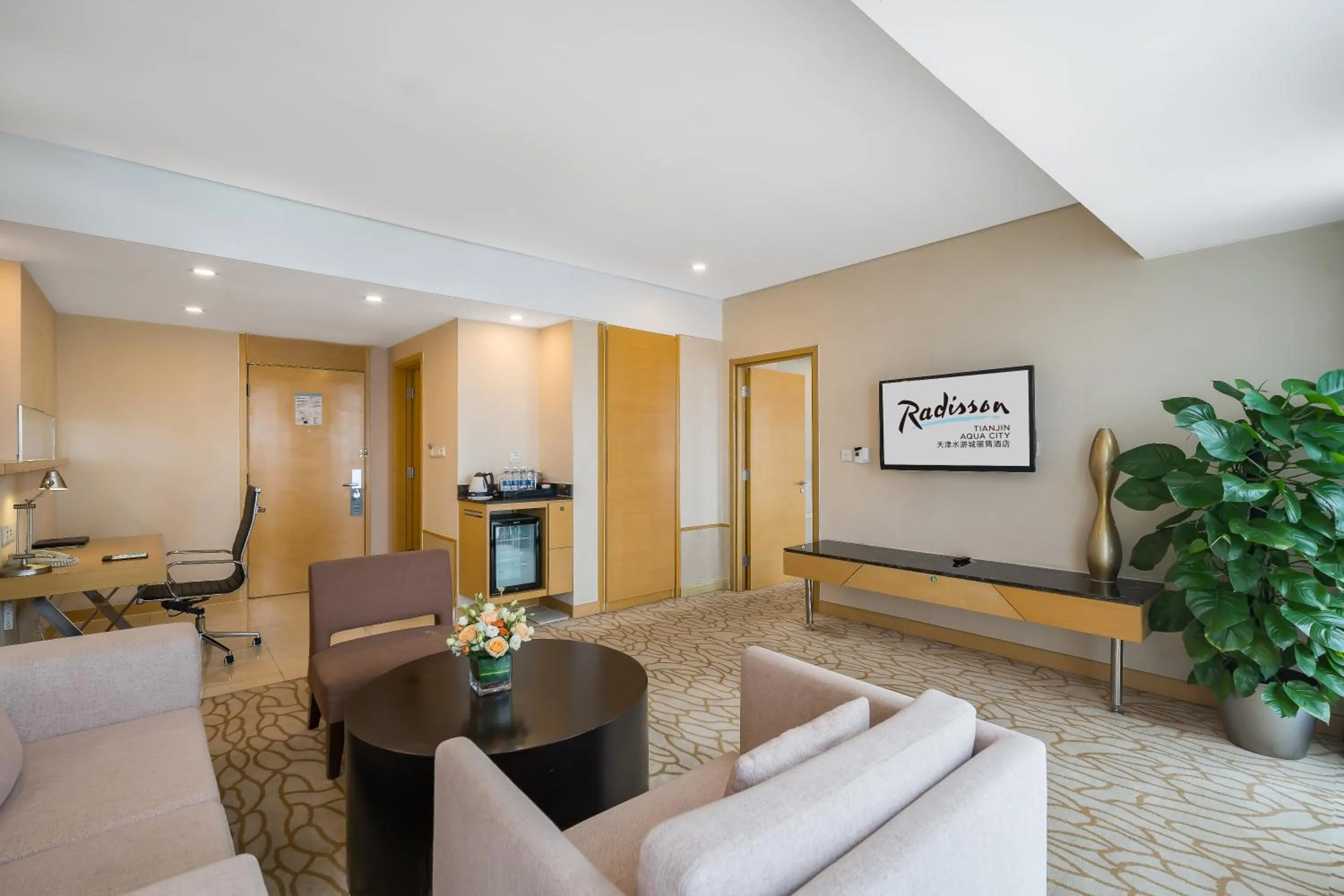 Living room in Radisson Hotel Tianjin Aqua City