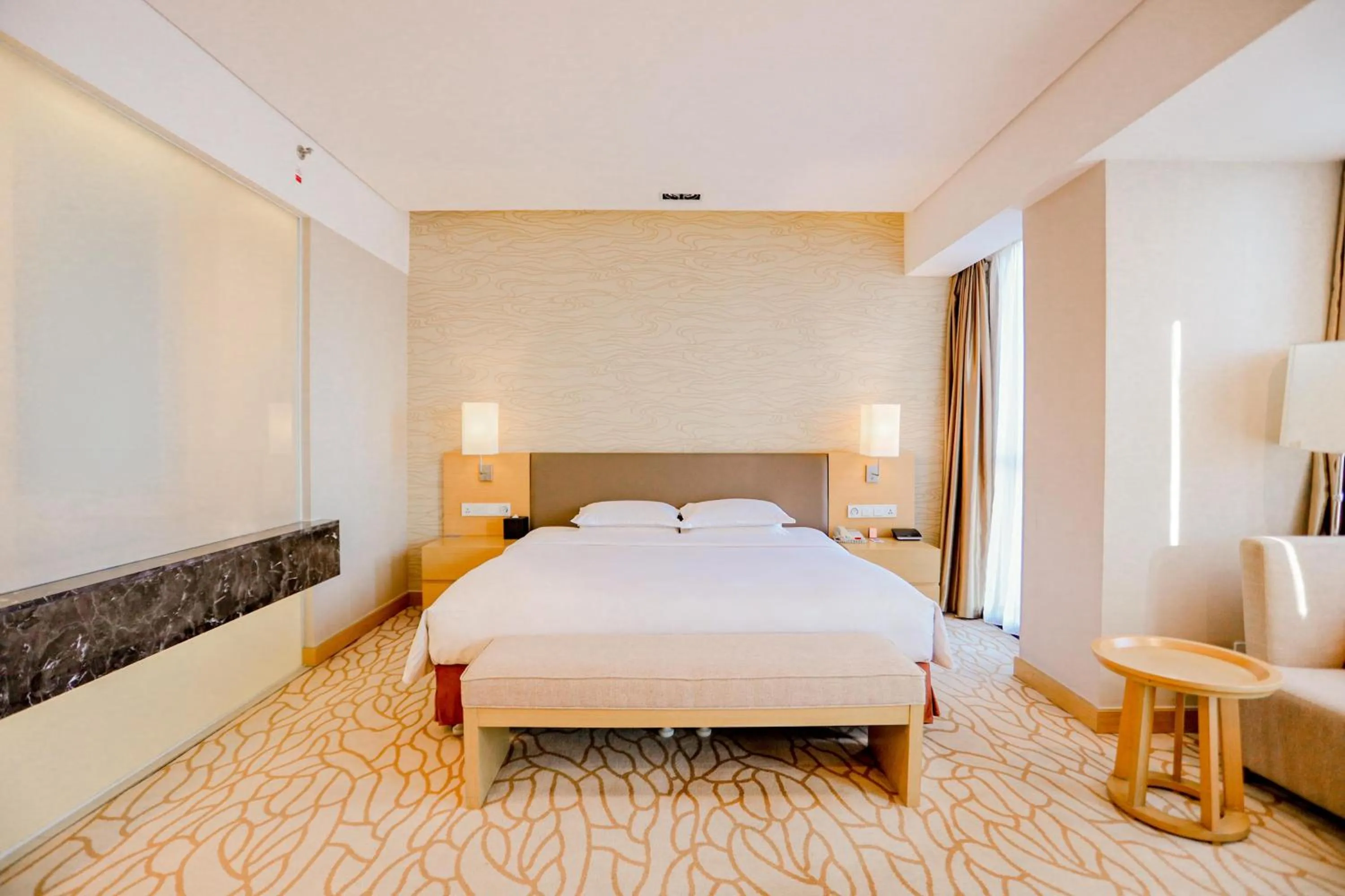 Photo of the whole room, Bed in Radisson Hotel Tianjin Aqua City