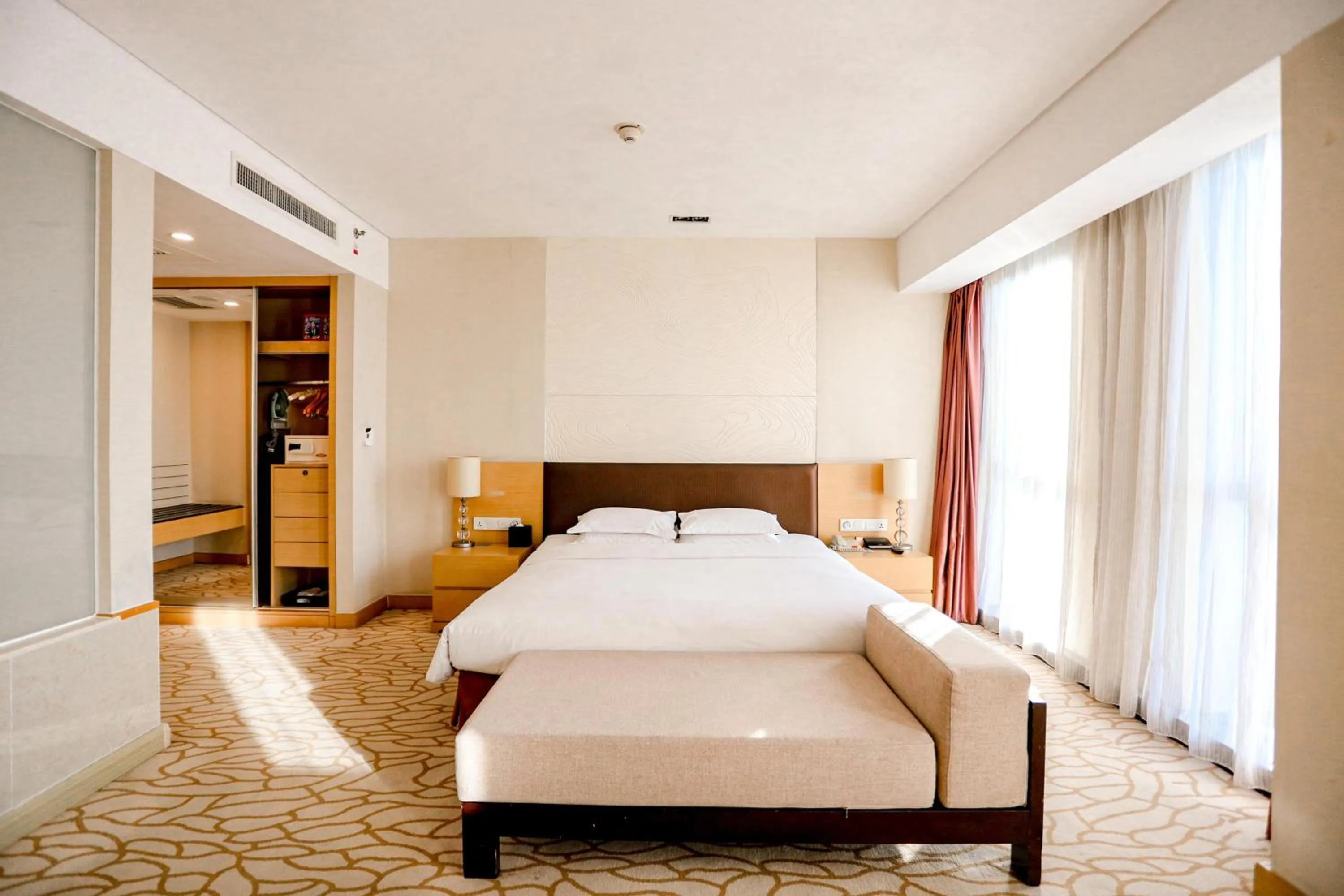 Photo of the whole room, Bed in Radisson Hotel Tianjin Aqua City
