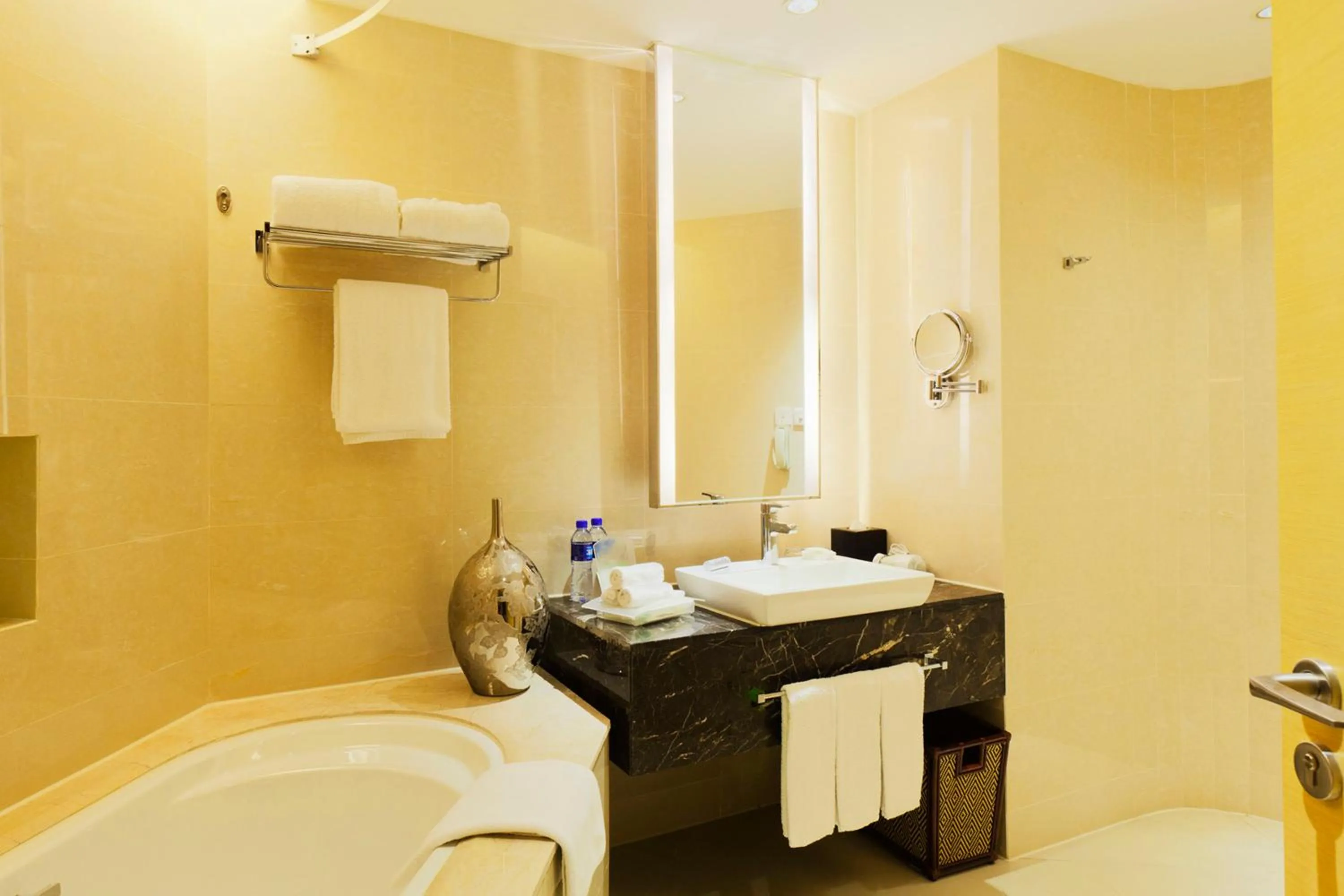 Hot Tub in Radisson Hotel Tianjin Aqua City