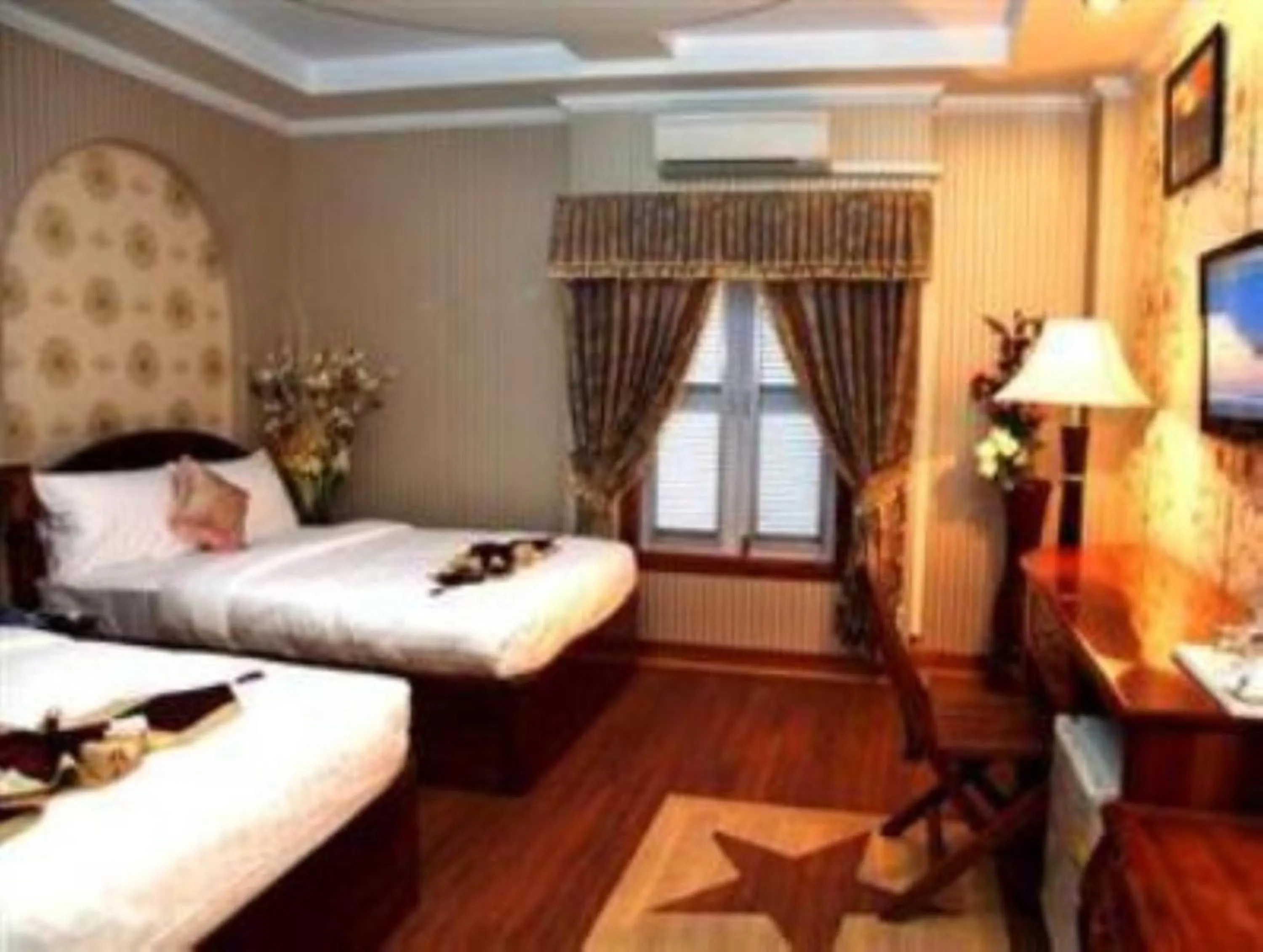 Bedroom in King Fy Hotel