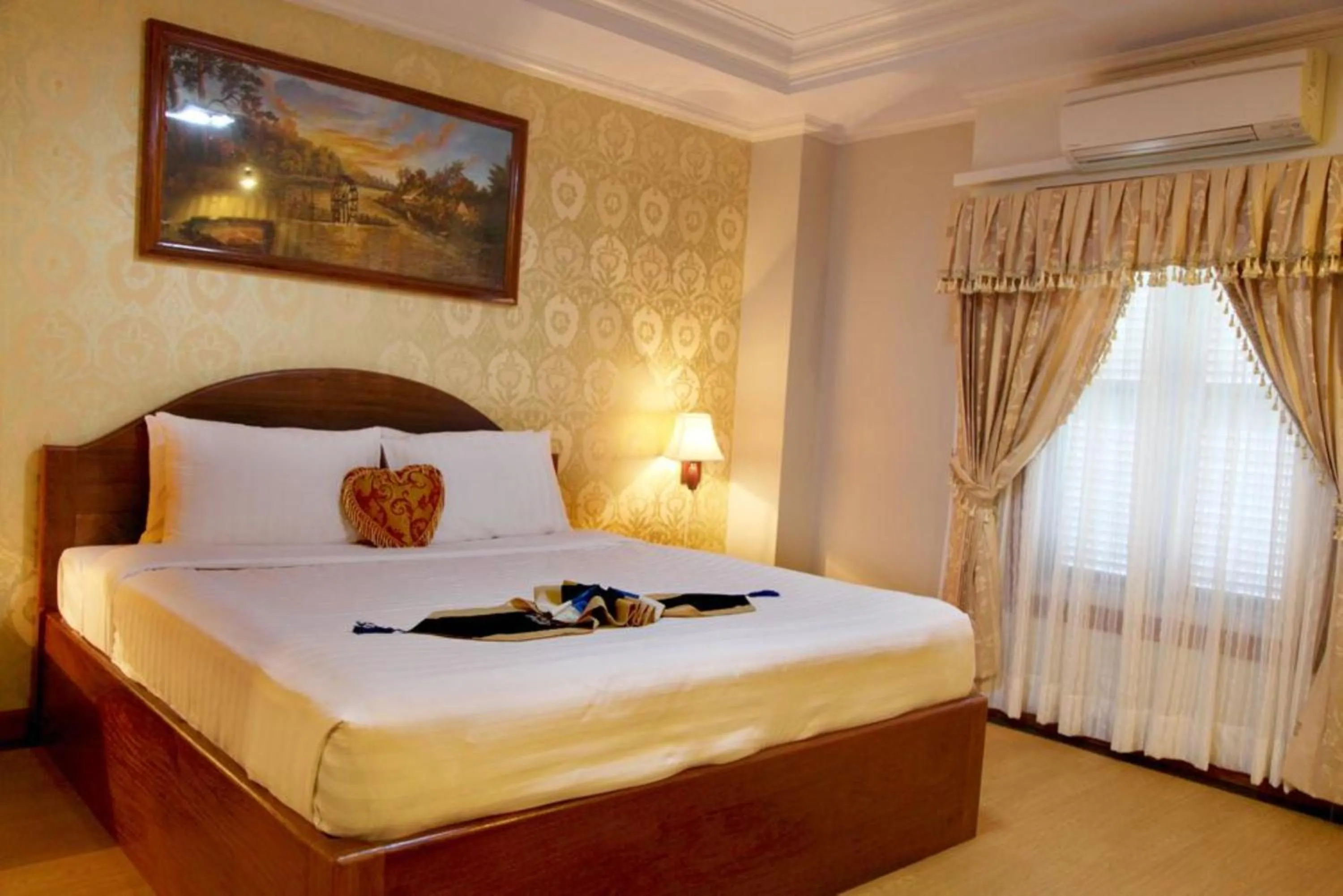 Bedroom in King Fy Hotel
