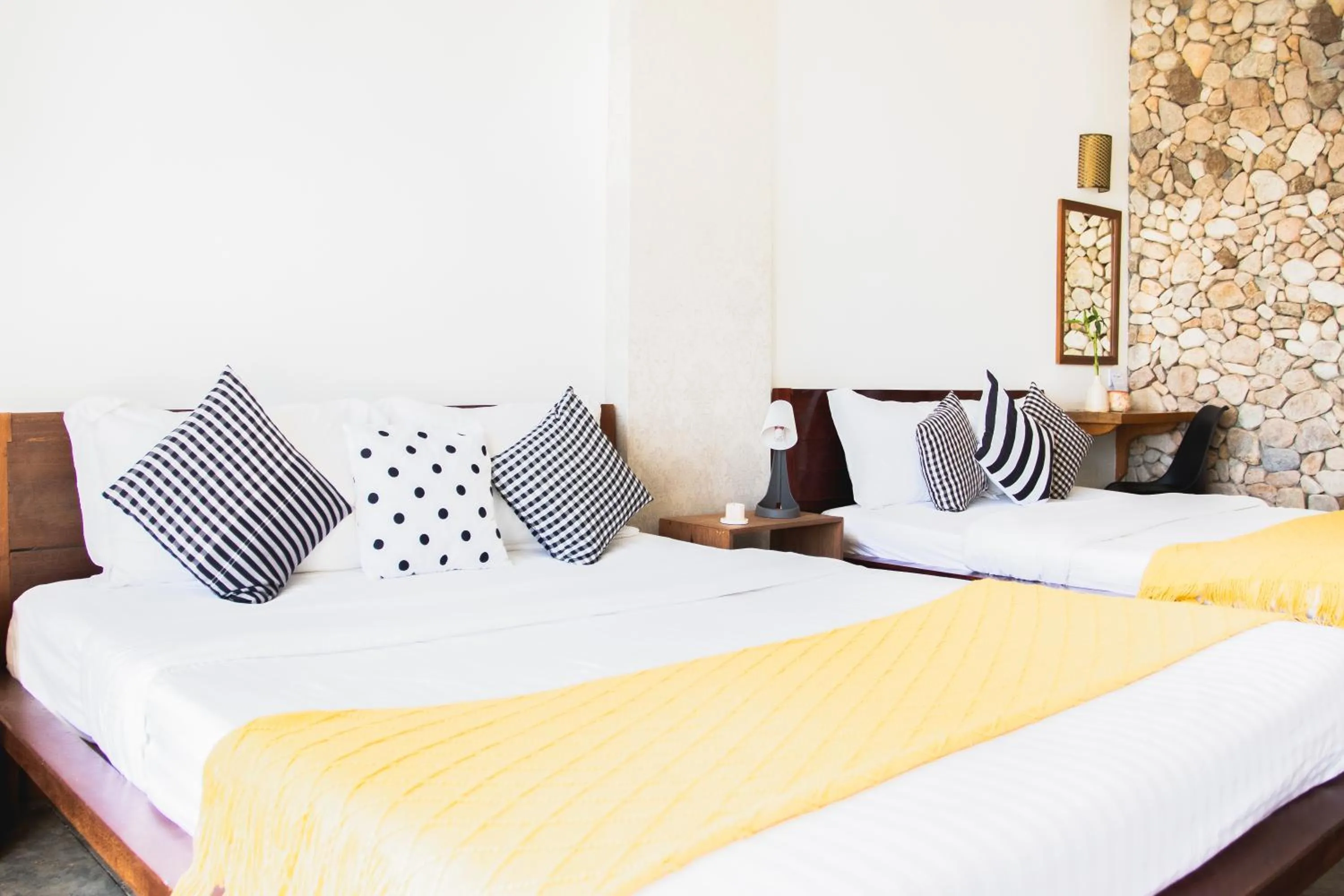 Photo of the whole room, Bed in Saravoan-Kep Hotel