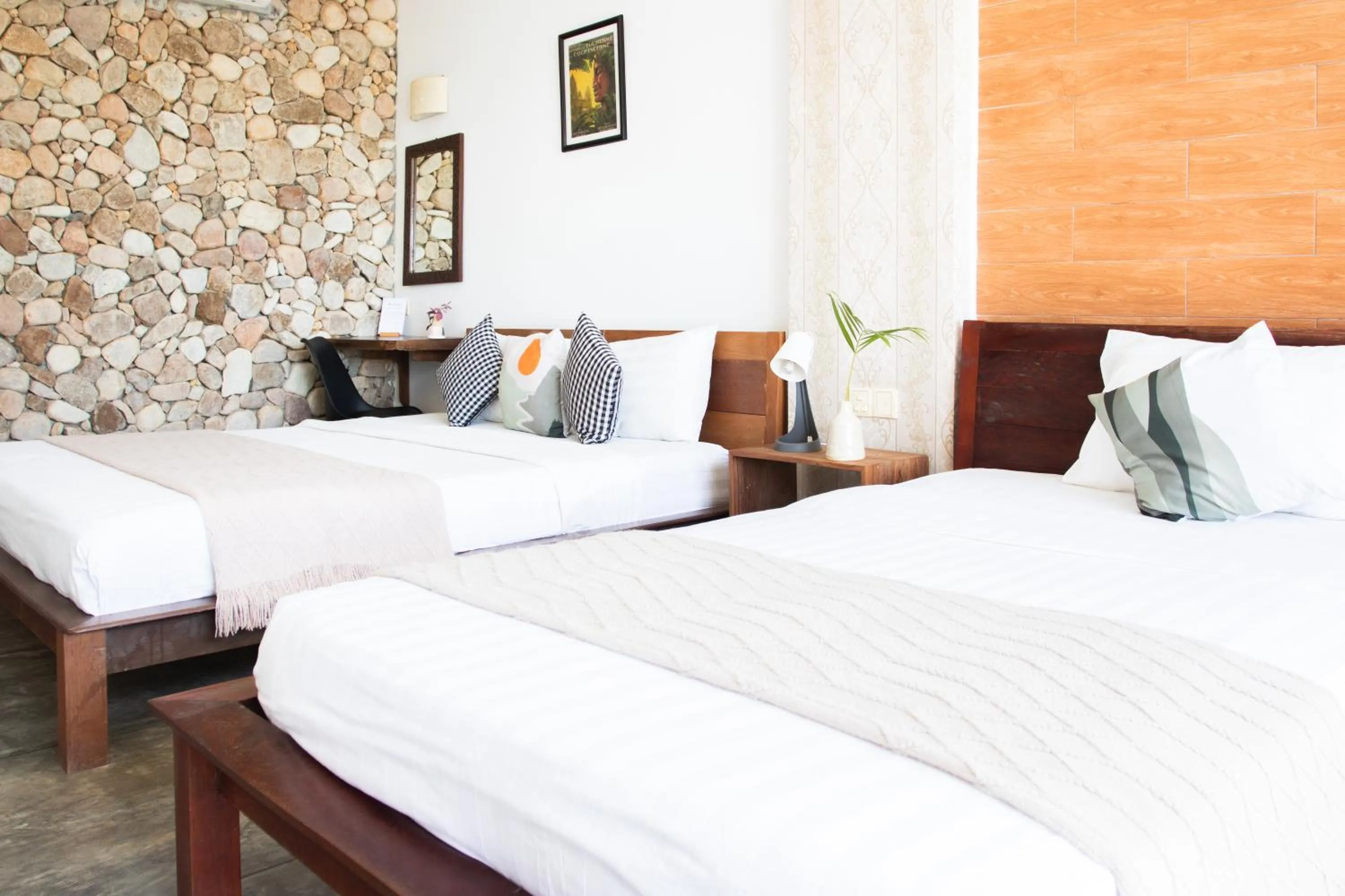 Photo of the whole room, Bed in Saravoan-Kep Hotel