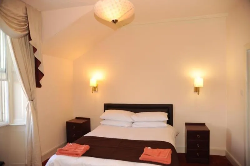 Bedroom, Bed in Grosvenor Hotel Rugby