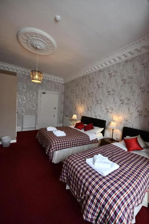 Bathroom, Bed in Grosvenor Hotel Rugby