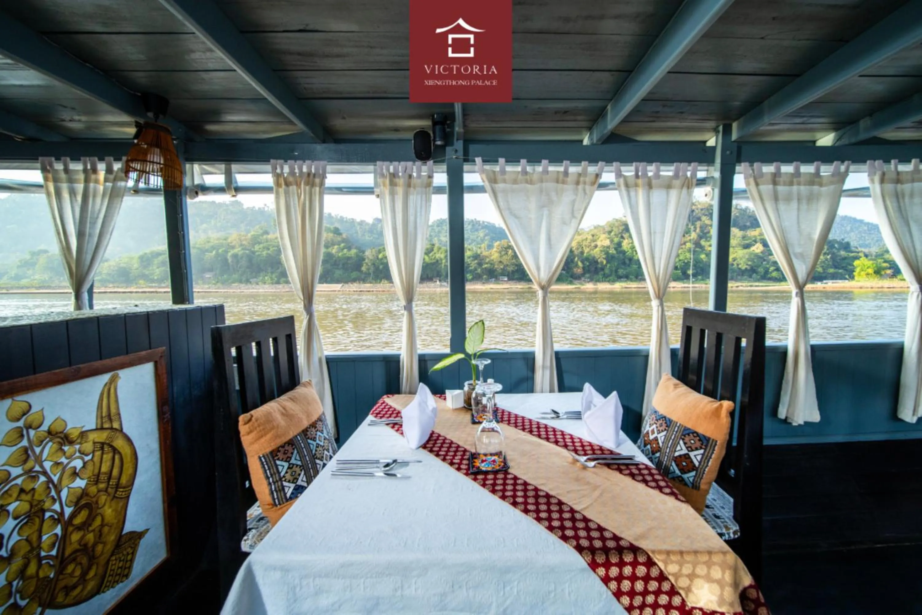 Restaurant/places to eat in Victoria XiengThong Palace