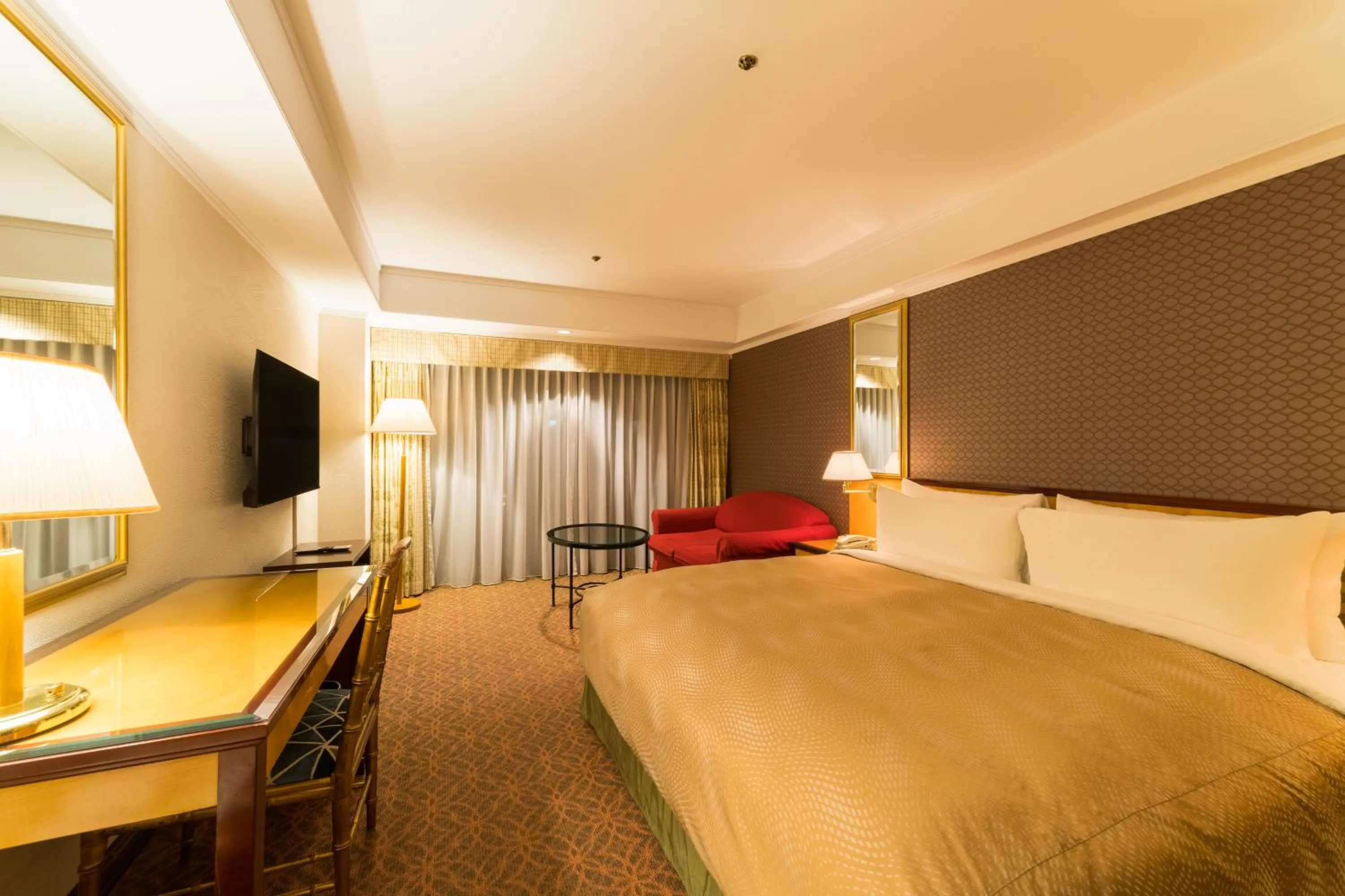 Photo of the whole room, Bed in Rose Hotel Yokohama, The Distinctive Collection By WORLDHOTELS