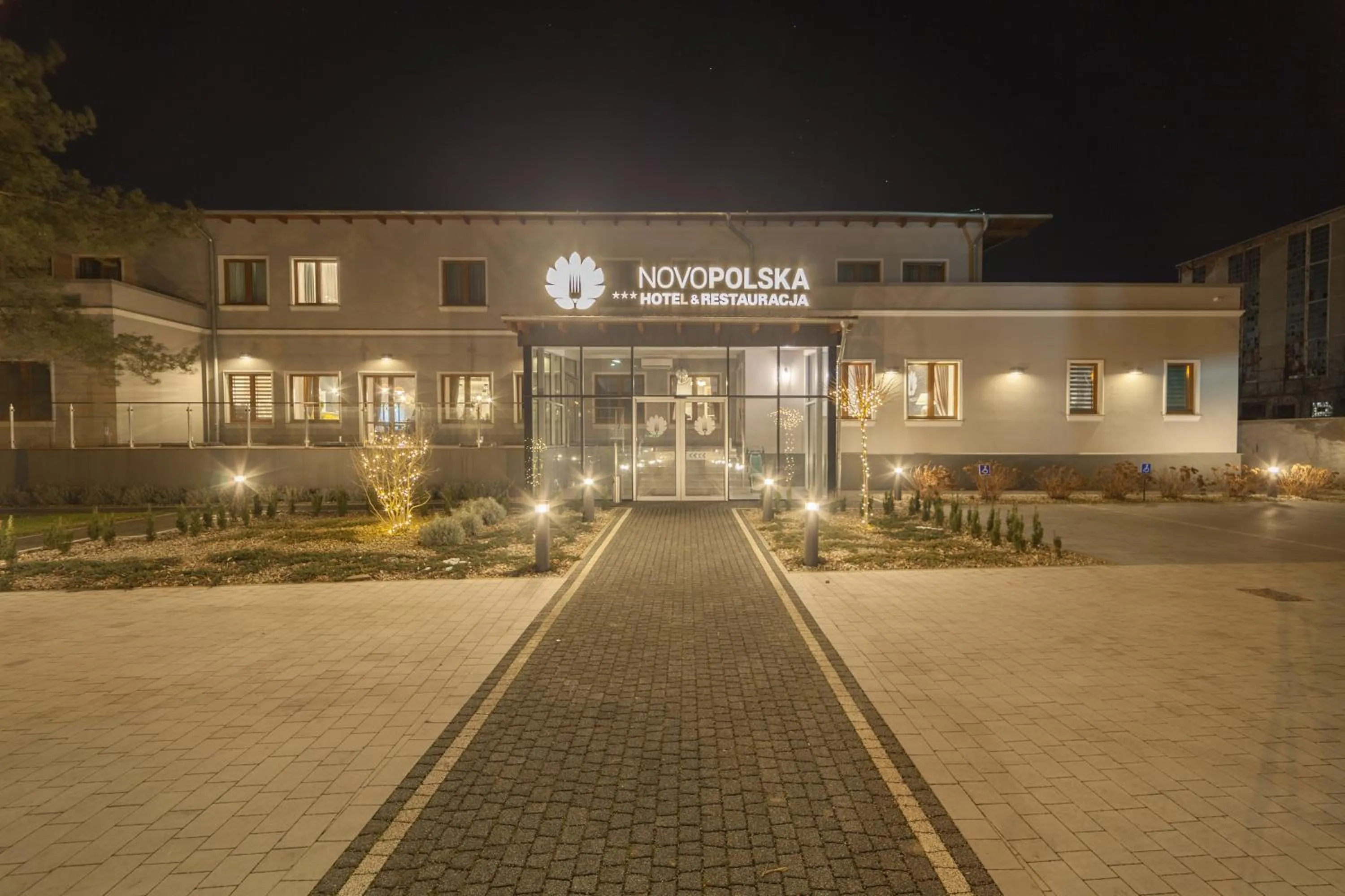 Property building in Novopolska - Hotel i Restauracja