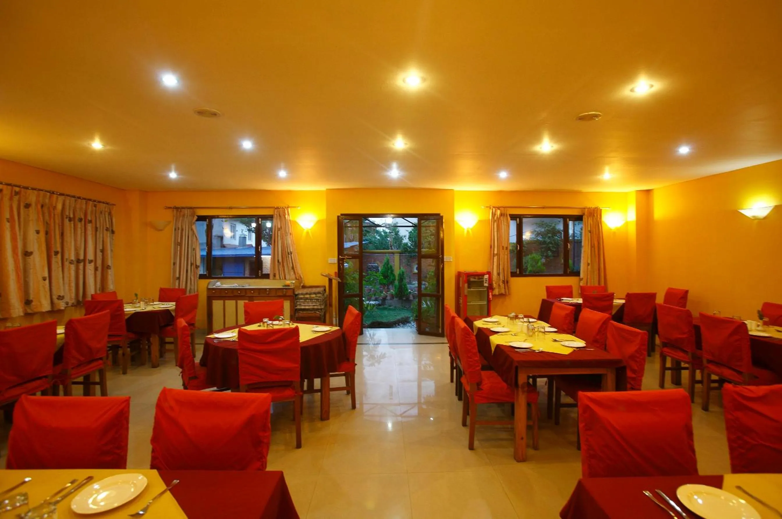 Restaurant/places to eat in Royal Astoria Hotel