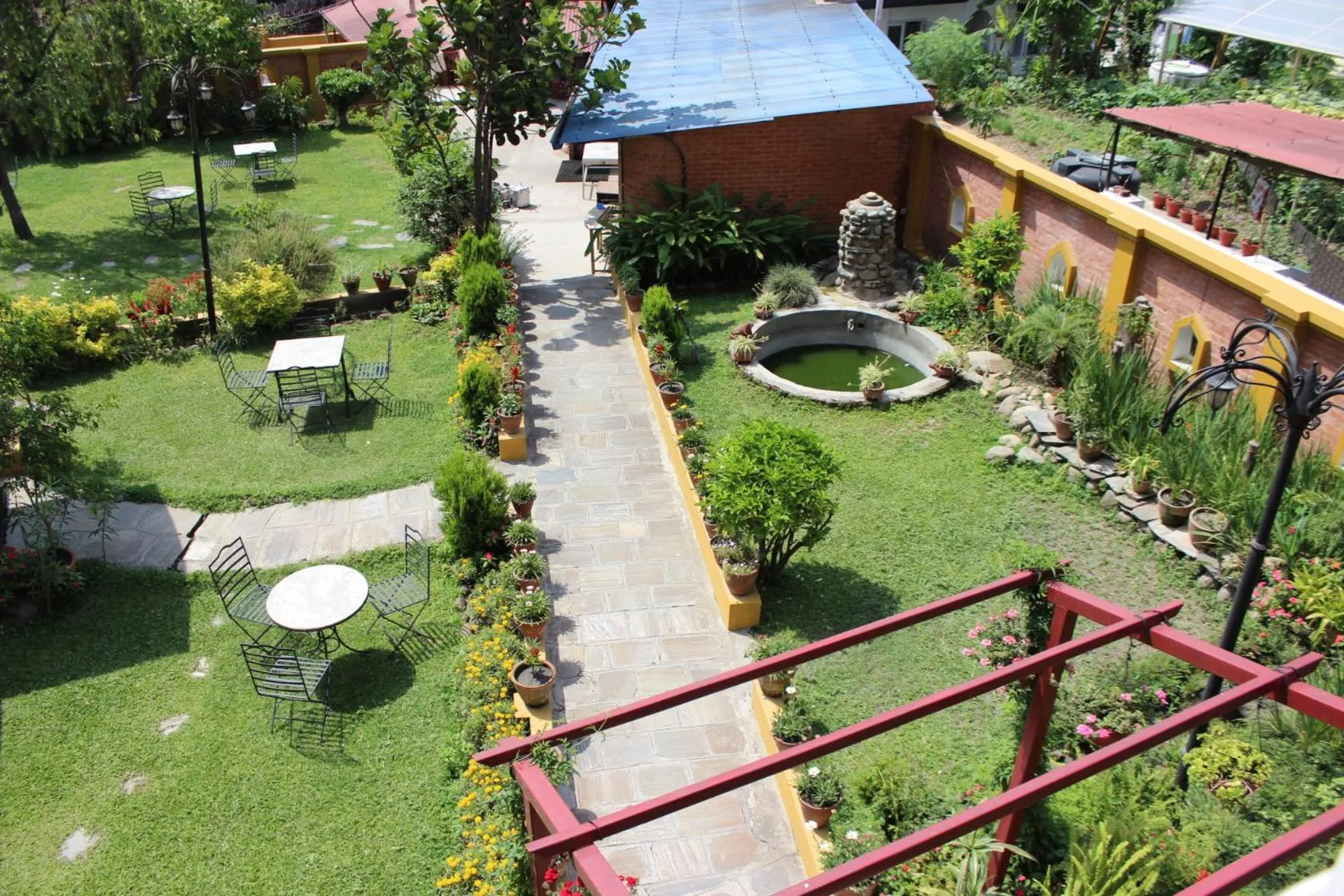 Garden in Royal Astoria Hotel