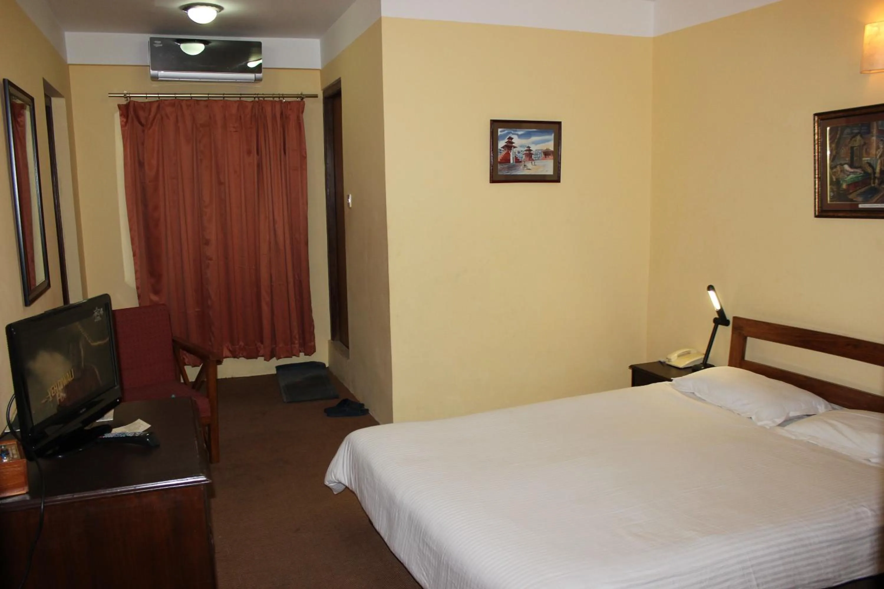 Photo of the whole room, Bed in Royal Astoria Hotel