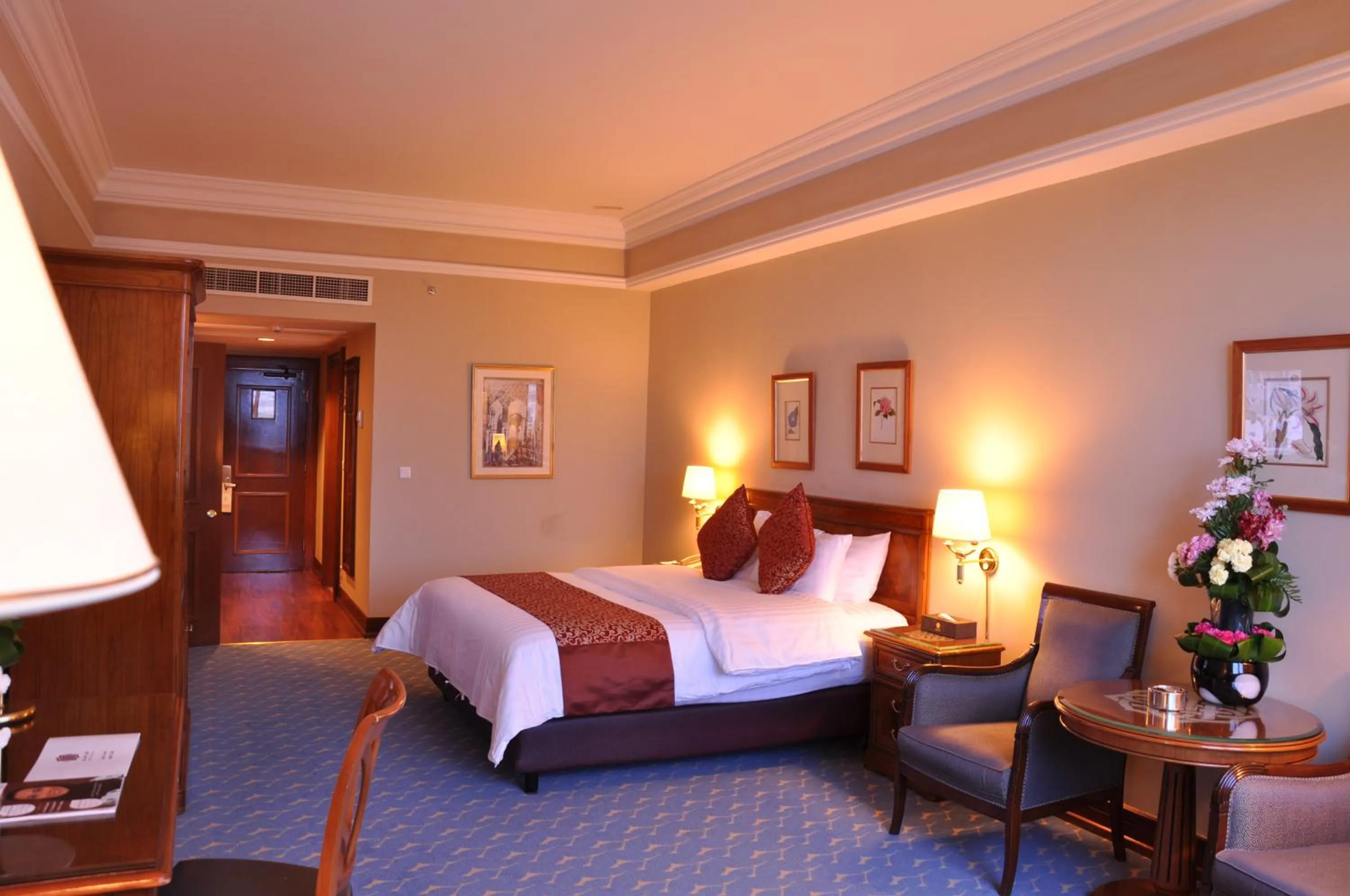 Photo of the whole room, Bed in Abha Palace Hotel