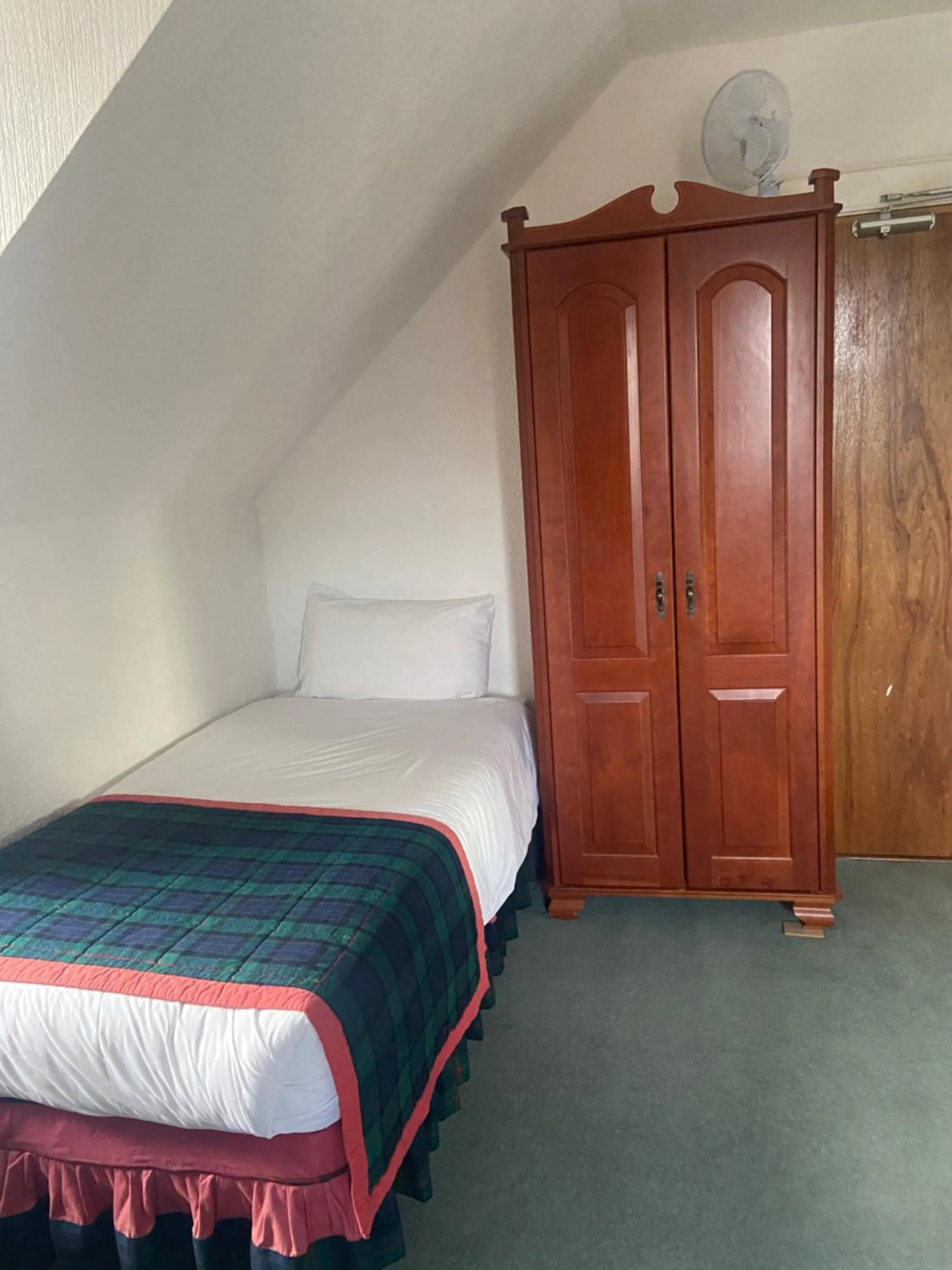 Bed in Lovat Arms Hotel