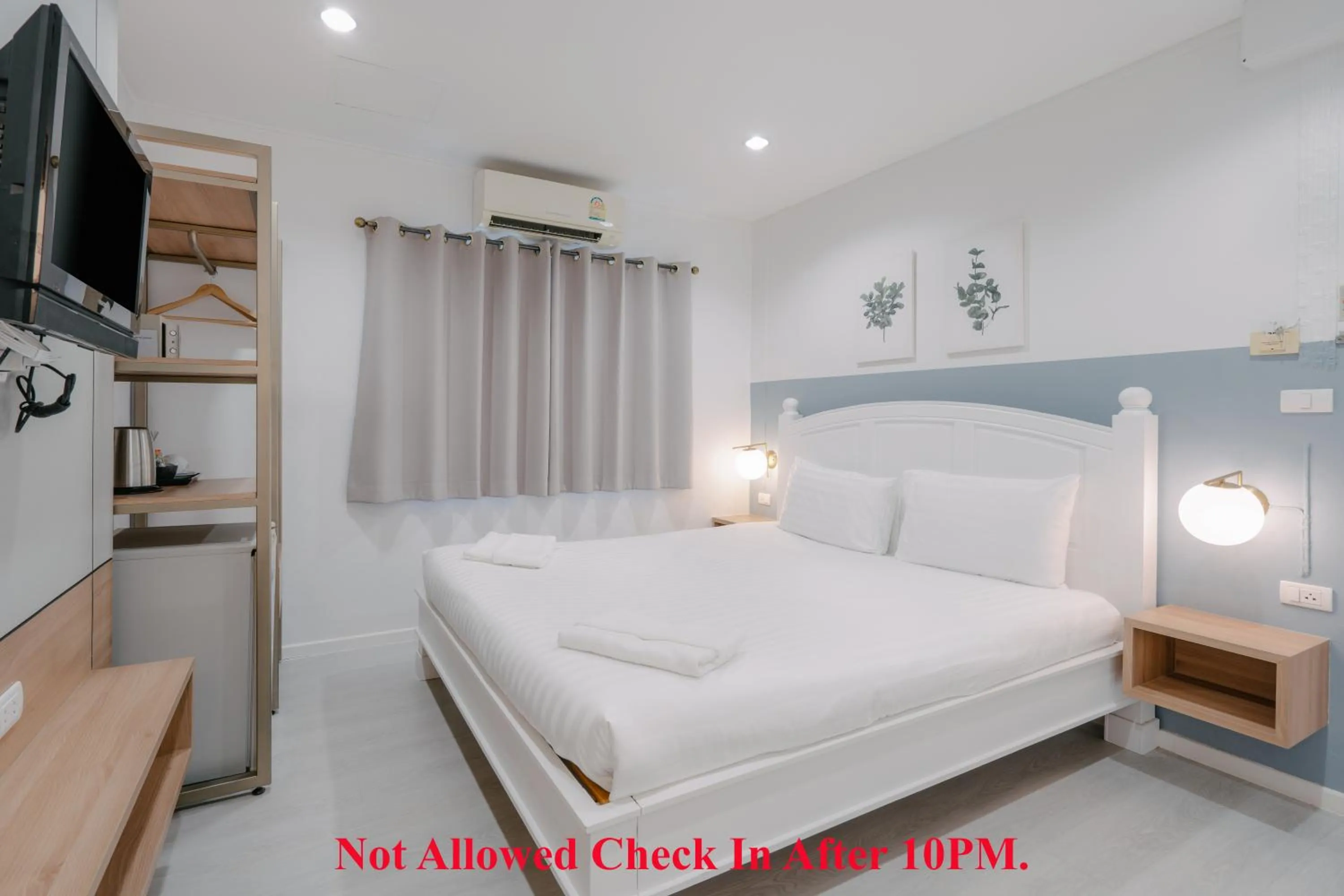 Communal lounge/ TV room, Bed in Baan Sutra Guesthouse