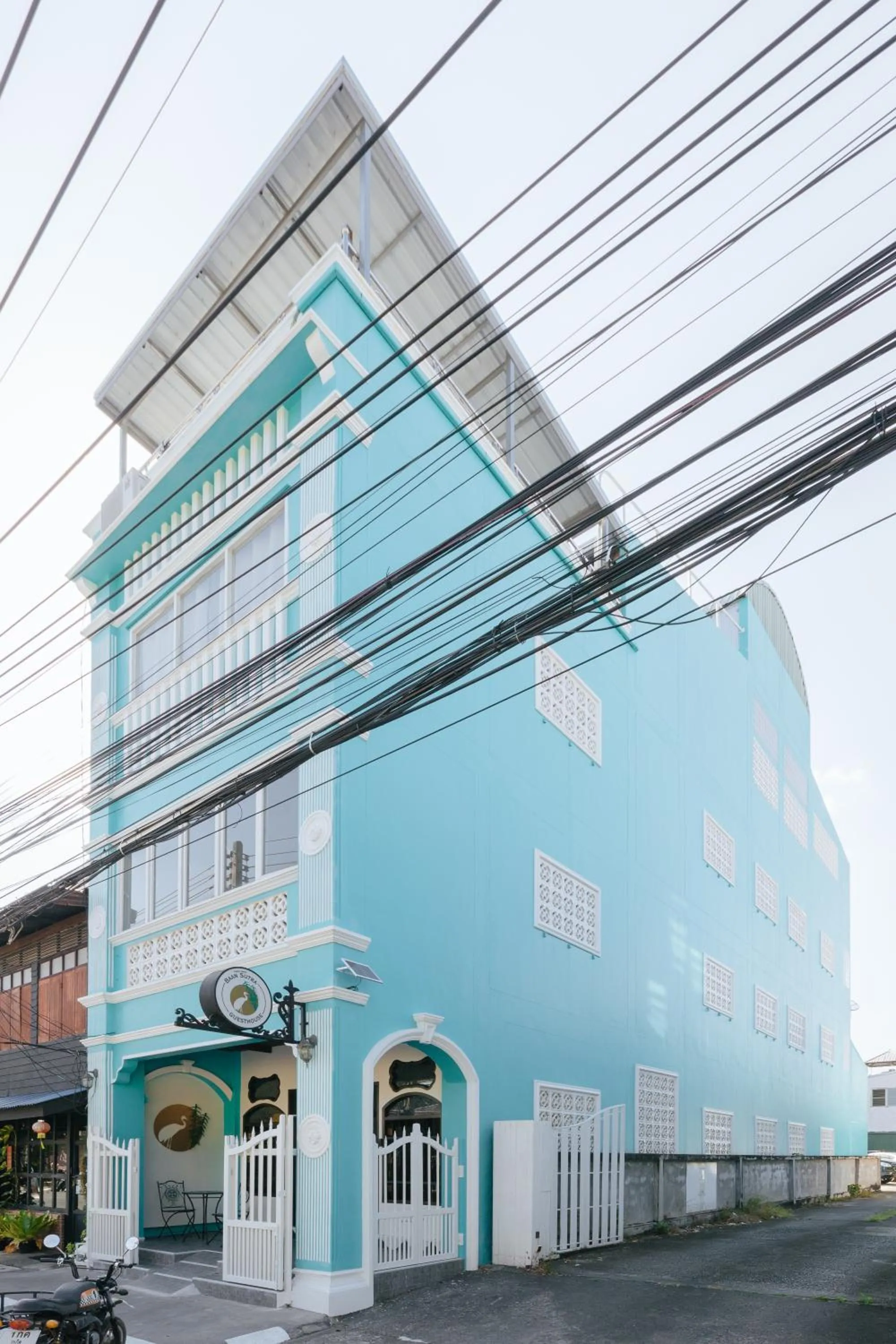 Facade/entrance in Baan Sutra Guesthouse