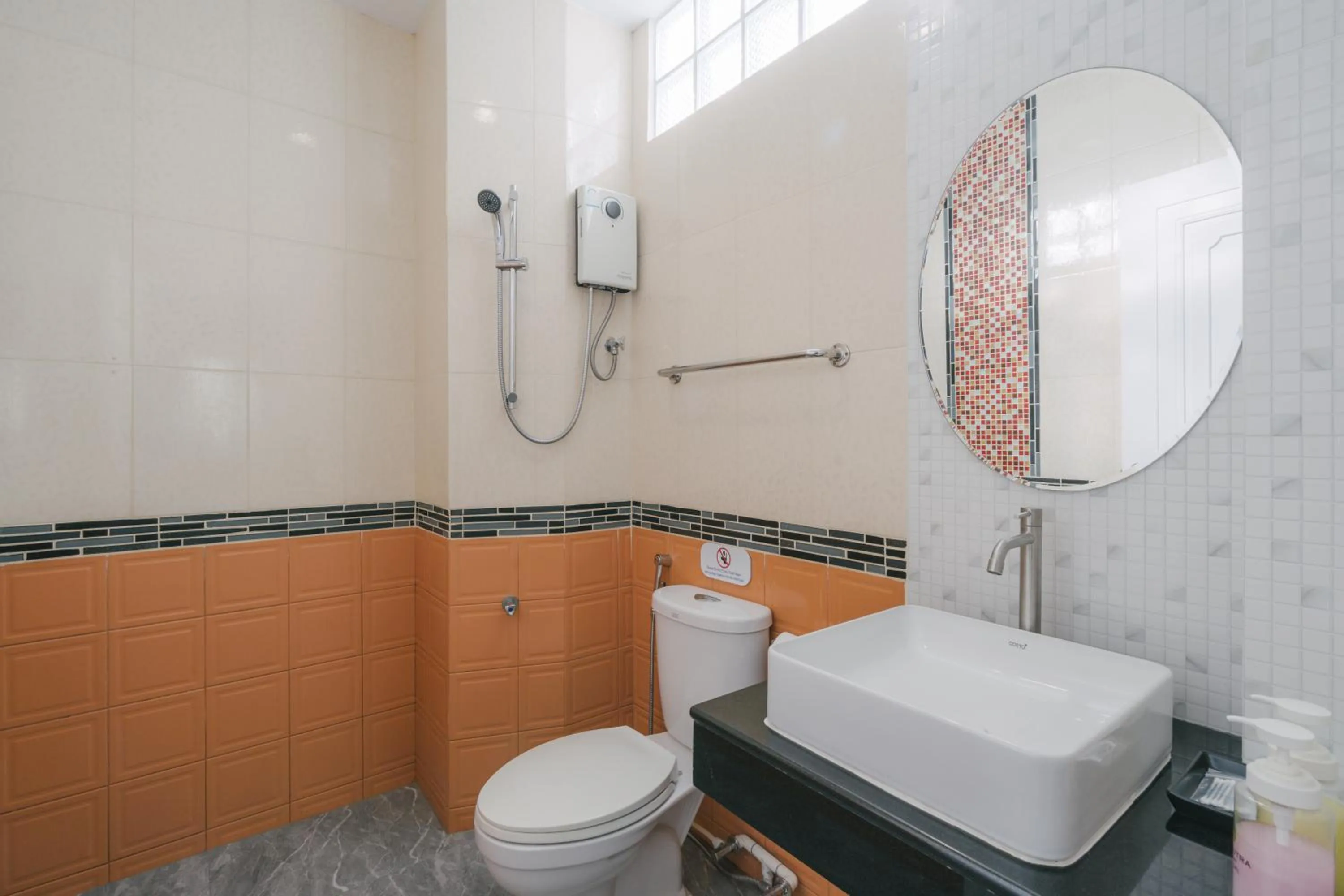 Bathroom in Baan Sutra Guesthouse