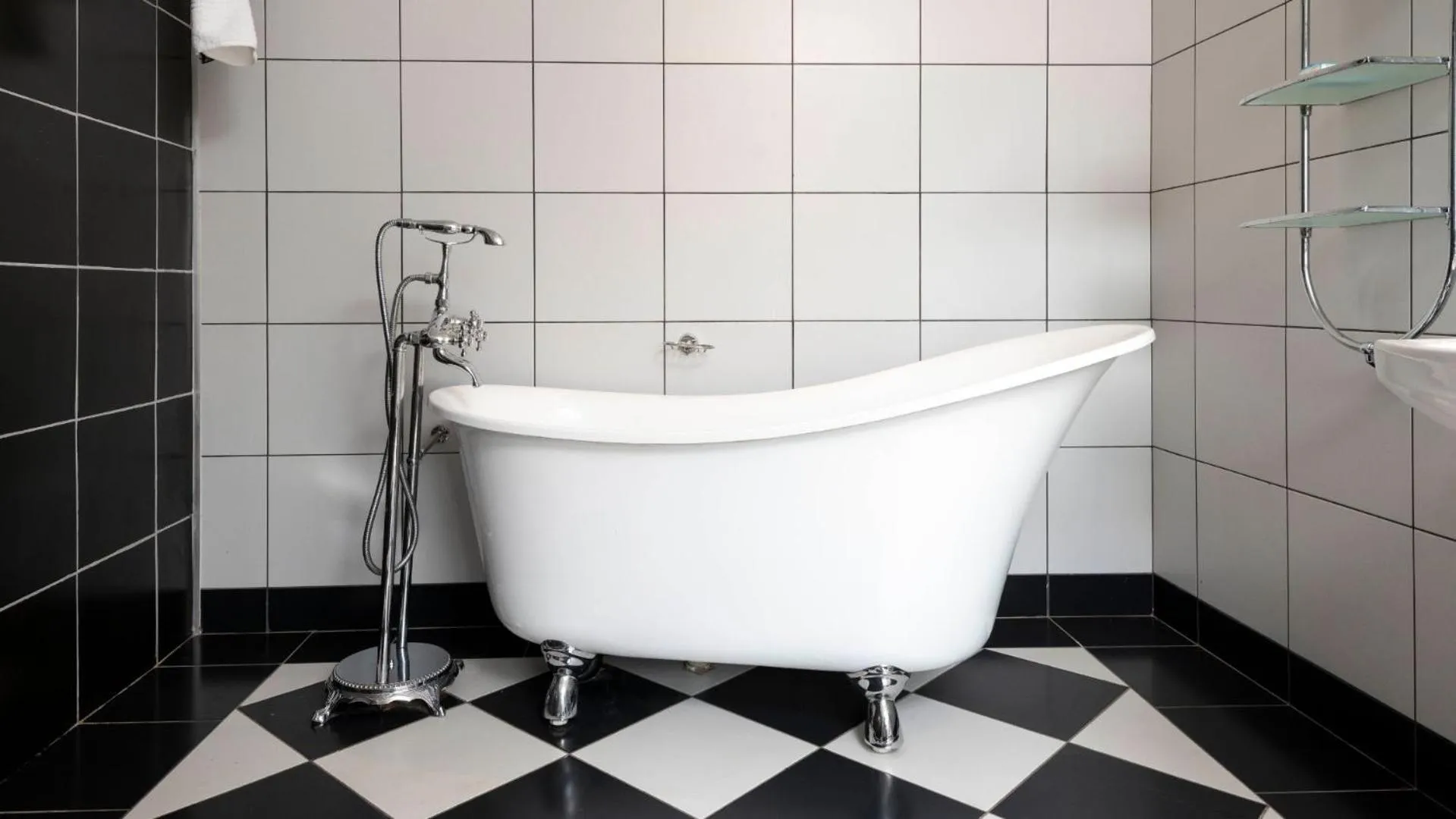 Shower in ANEW Hotel Hilton Pietermaritzburg