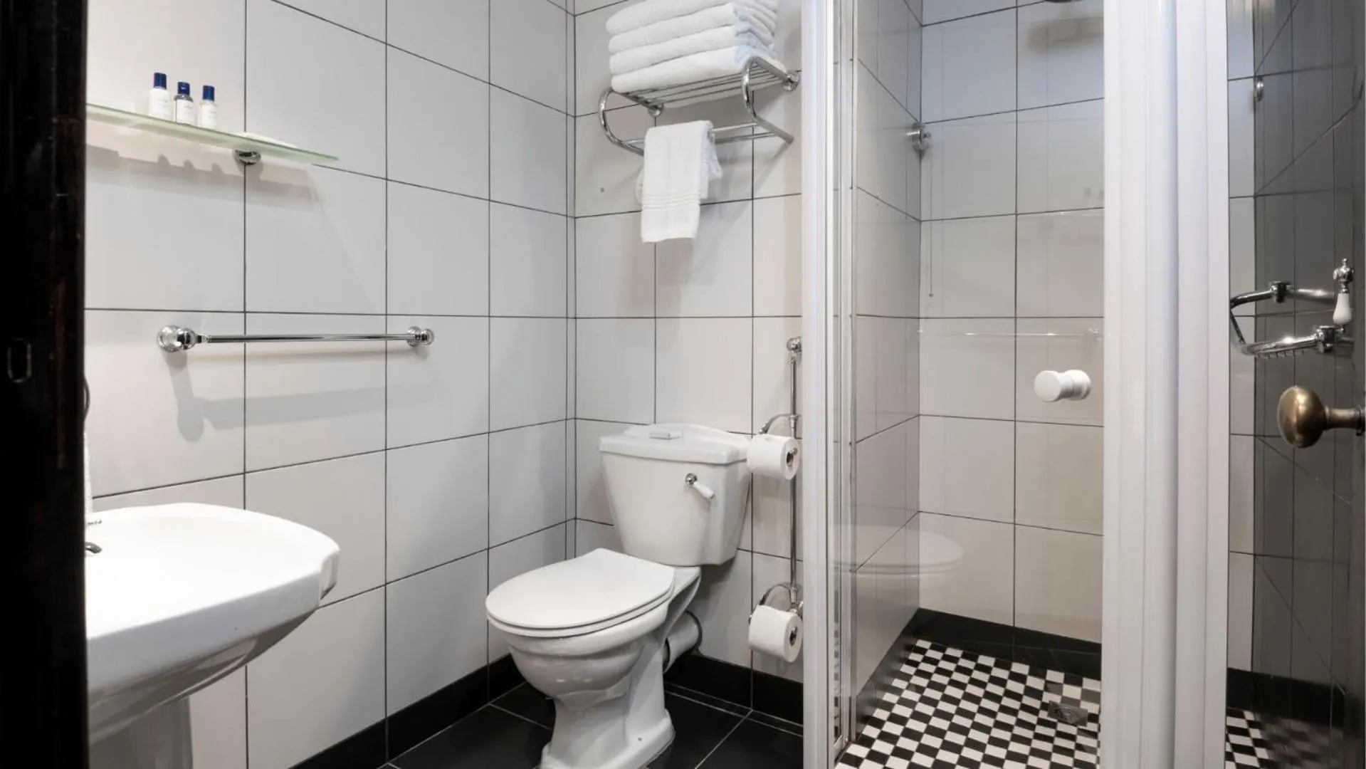 Shower in ANEW Hotel Hilton Pietermaritzburg