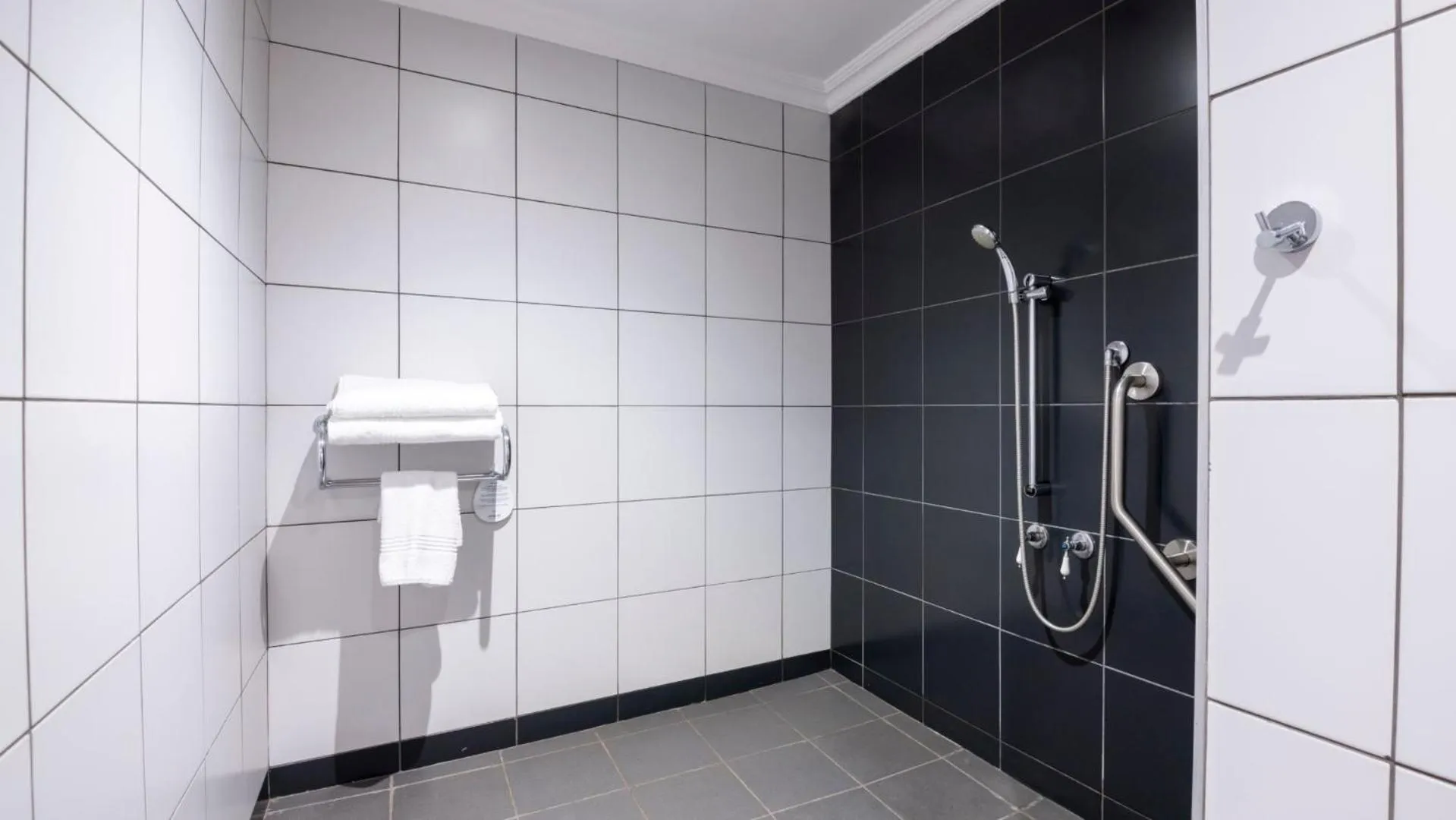 Shower in ANEW Hotel Hilton Pietermaritzburg