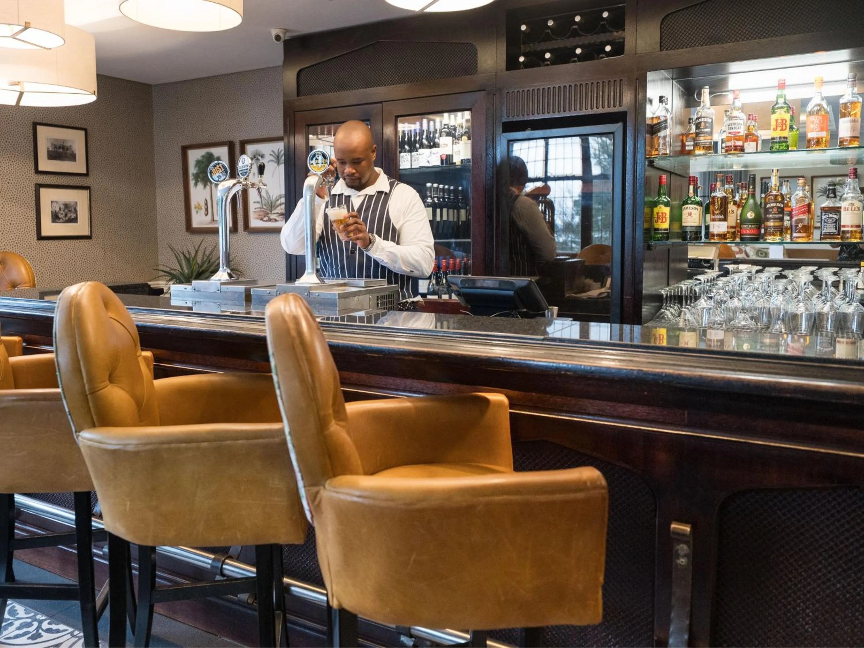 Lounge or bar in ANEW Hotel Hilton Pietermaritzburg