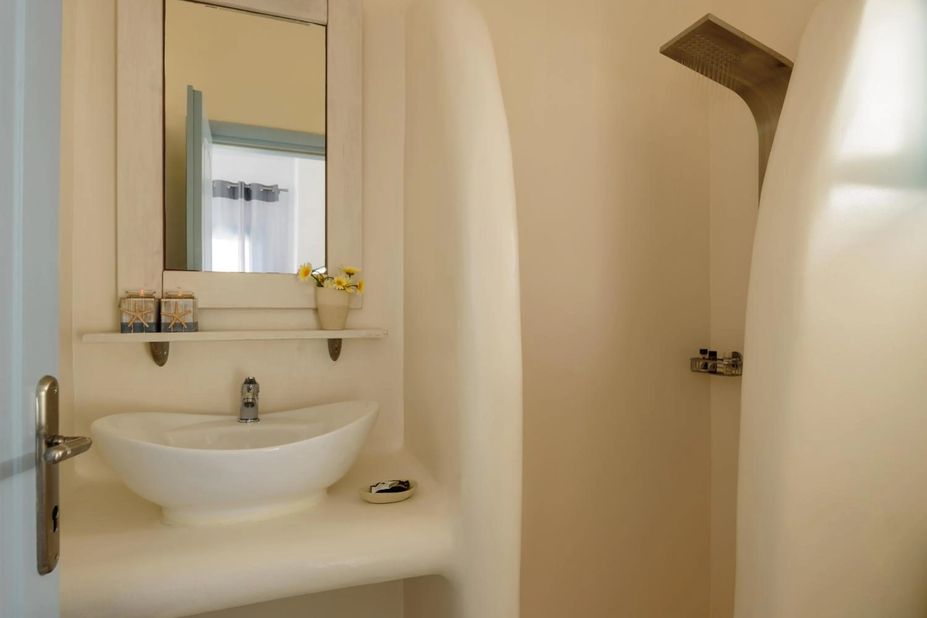 Shower in Kalestesia Suites