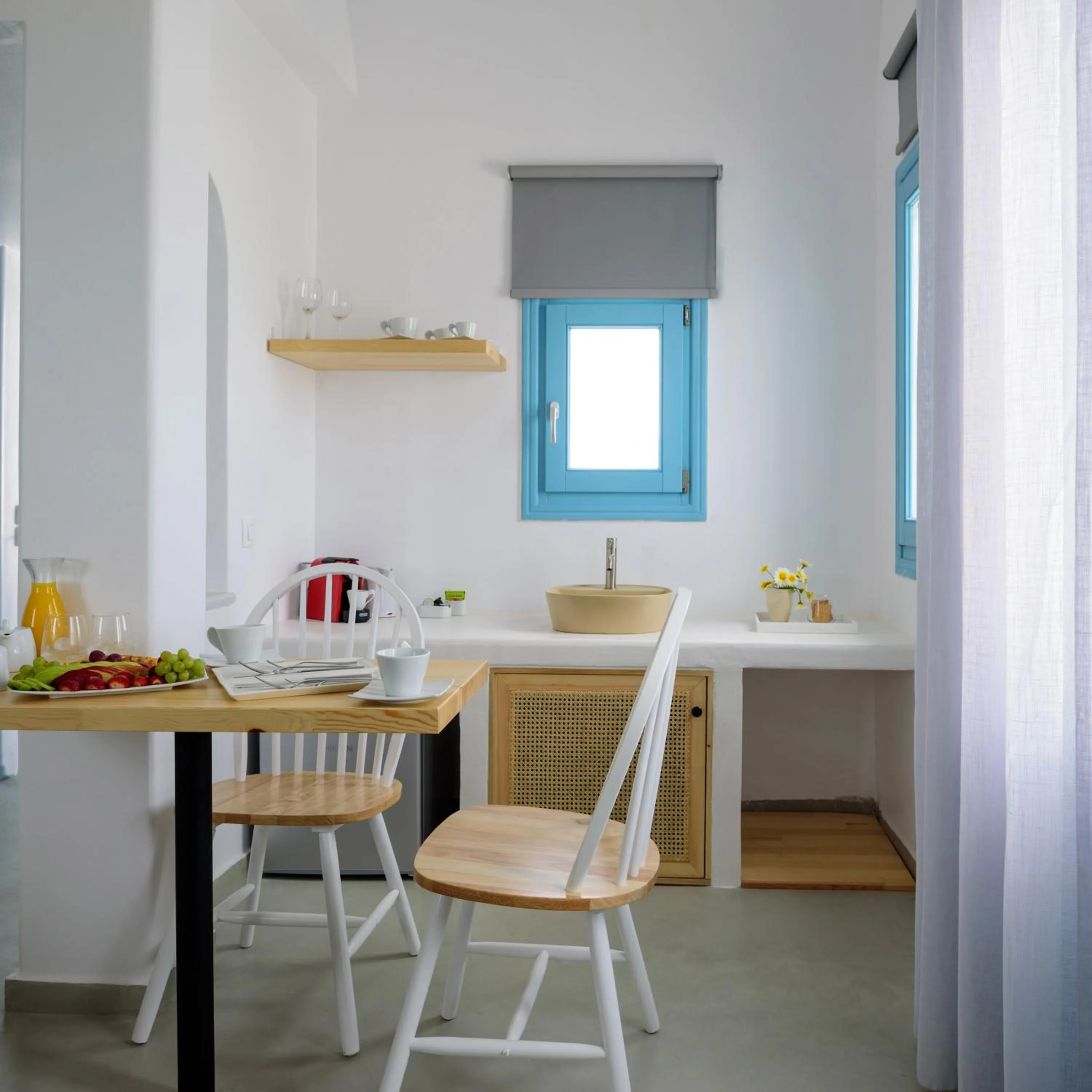 Coffee/tea facilities in Kalestesia Suites