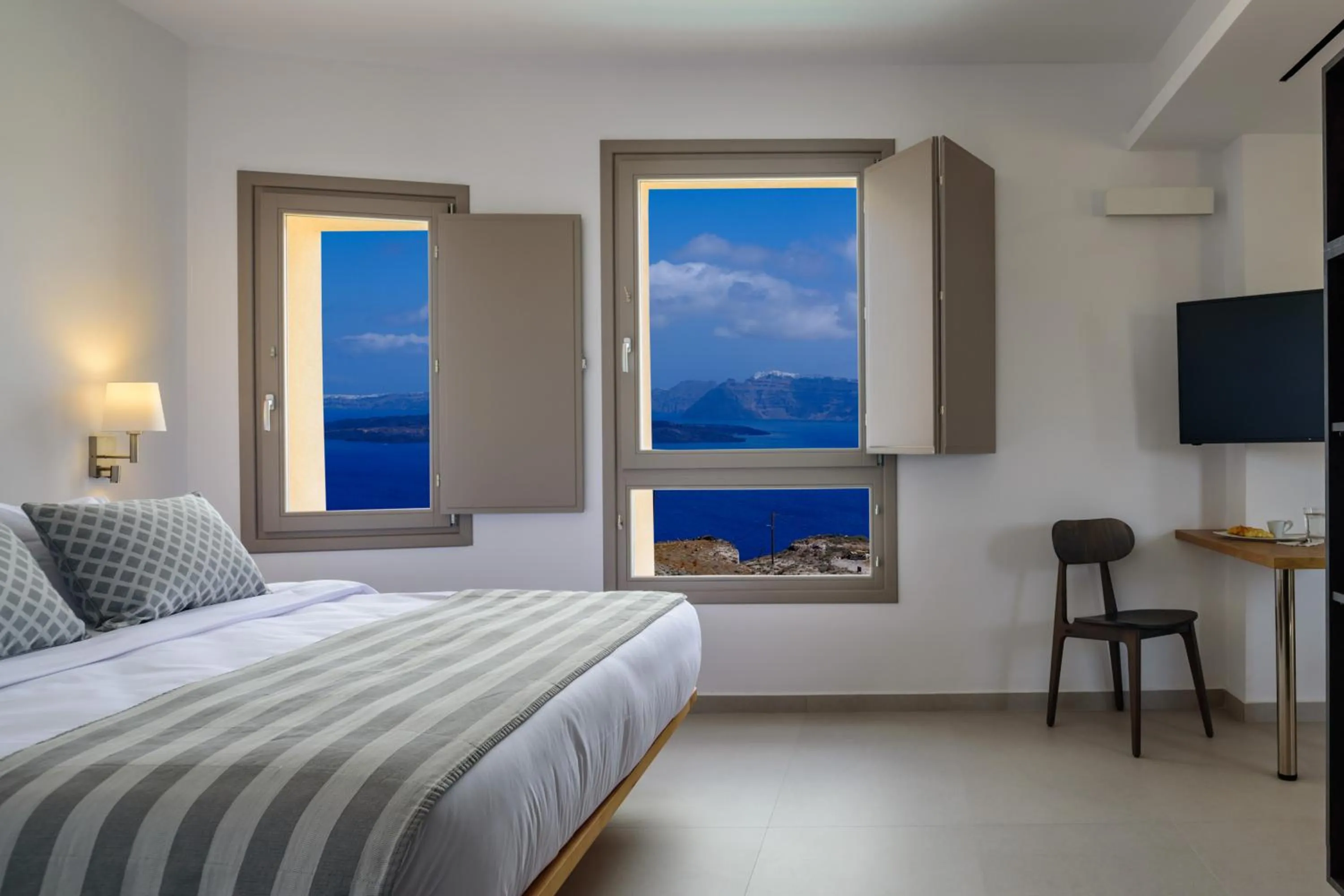 TV and multimedia, Bed in Kalestesia Suites