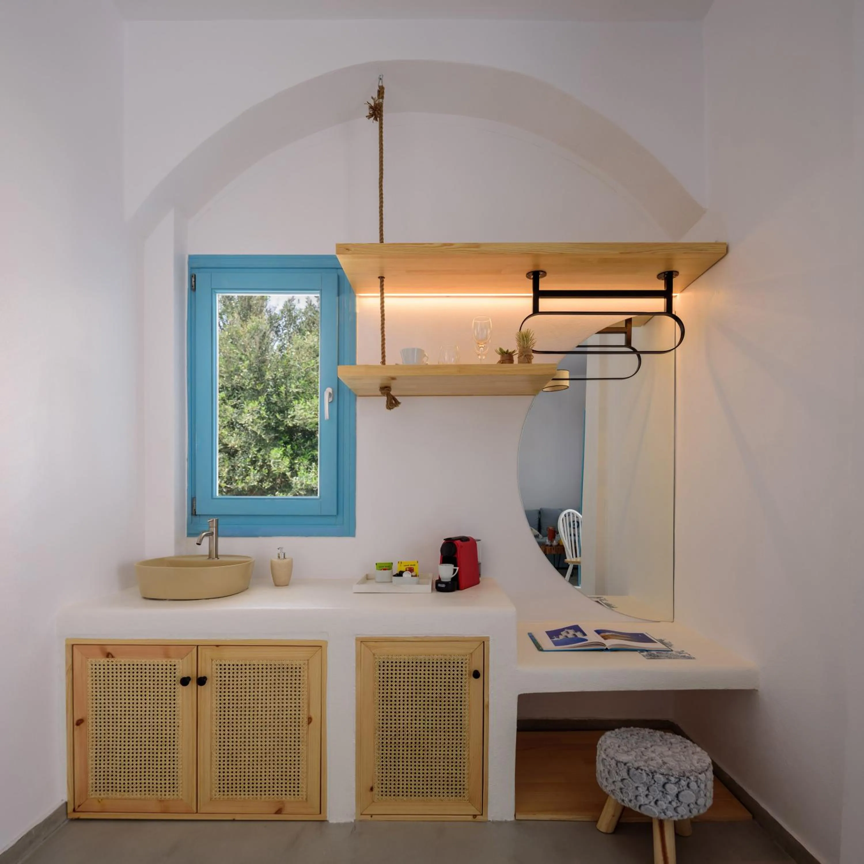 Coffee/tea facilities in Kalestesia Suites