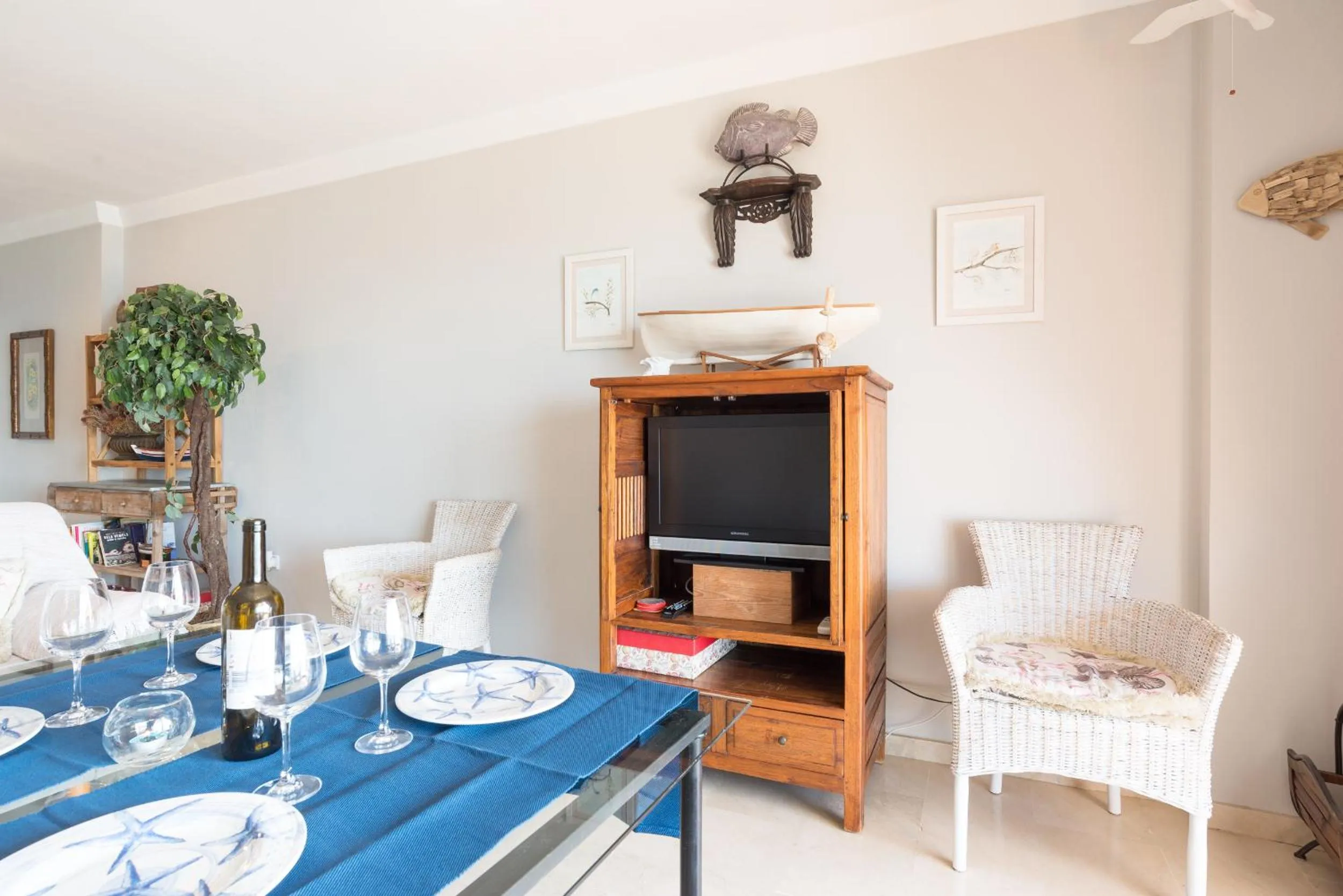 Communal lounge/ TV room in MalagaSuite Palm Beach Fuengirola