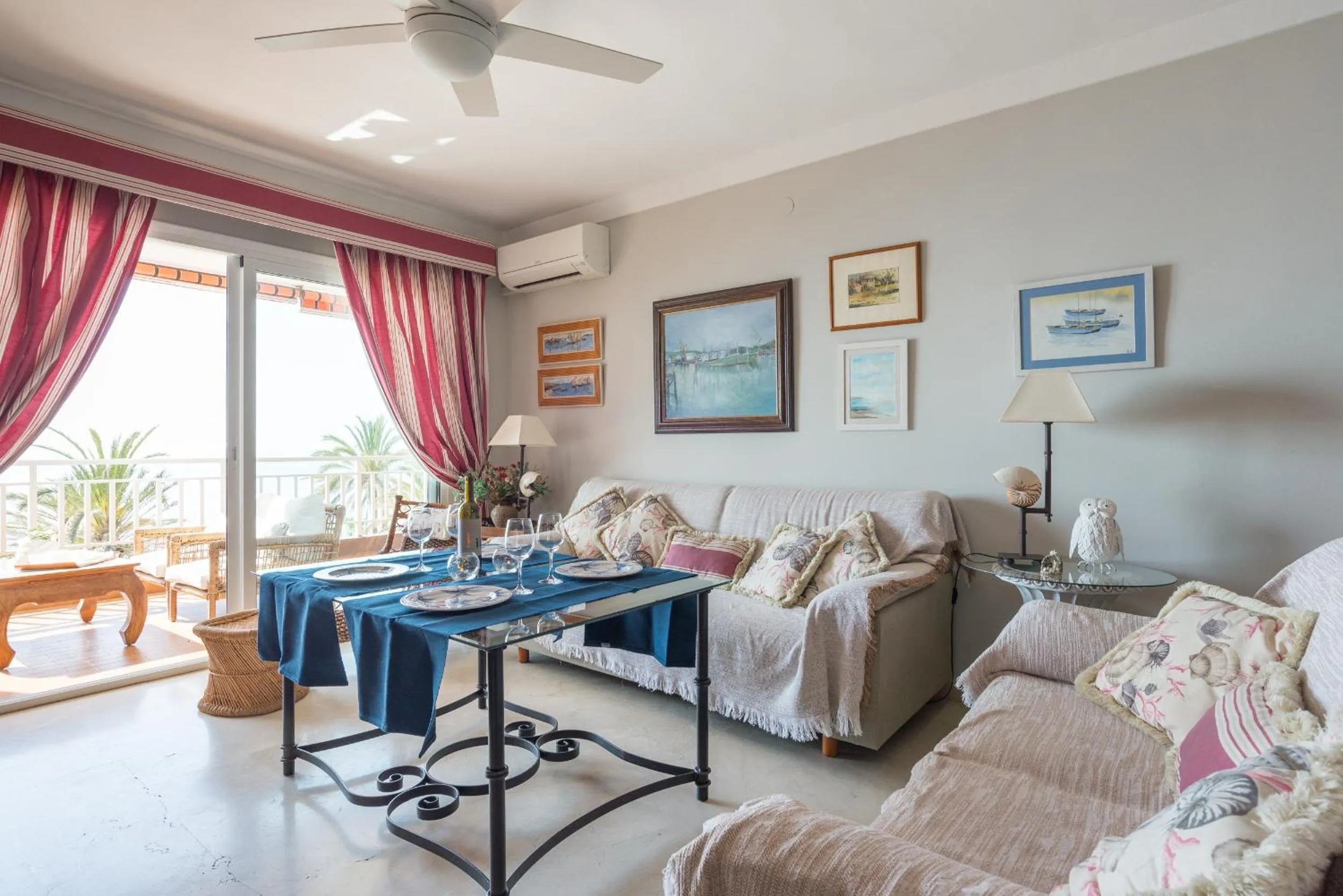 Communal lounge/ TV room in MalagaSuite Palm Beach Fuengirola