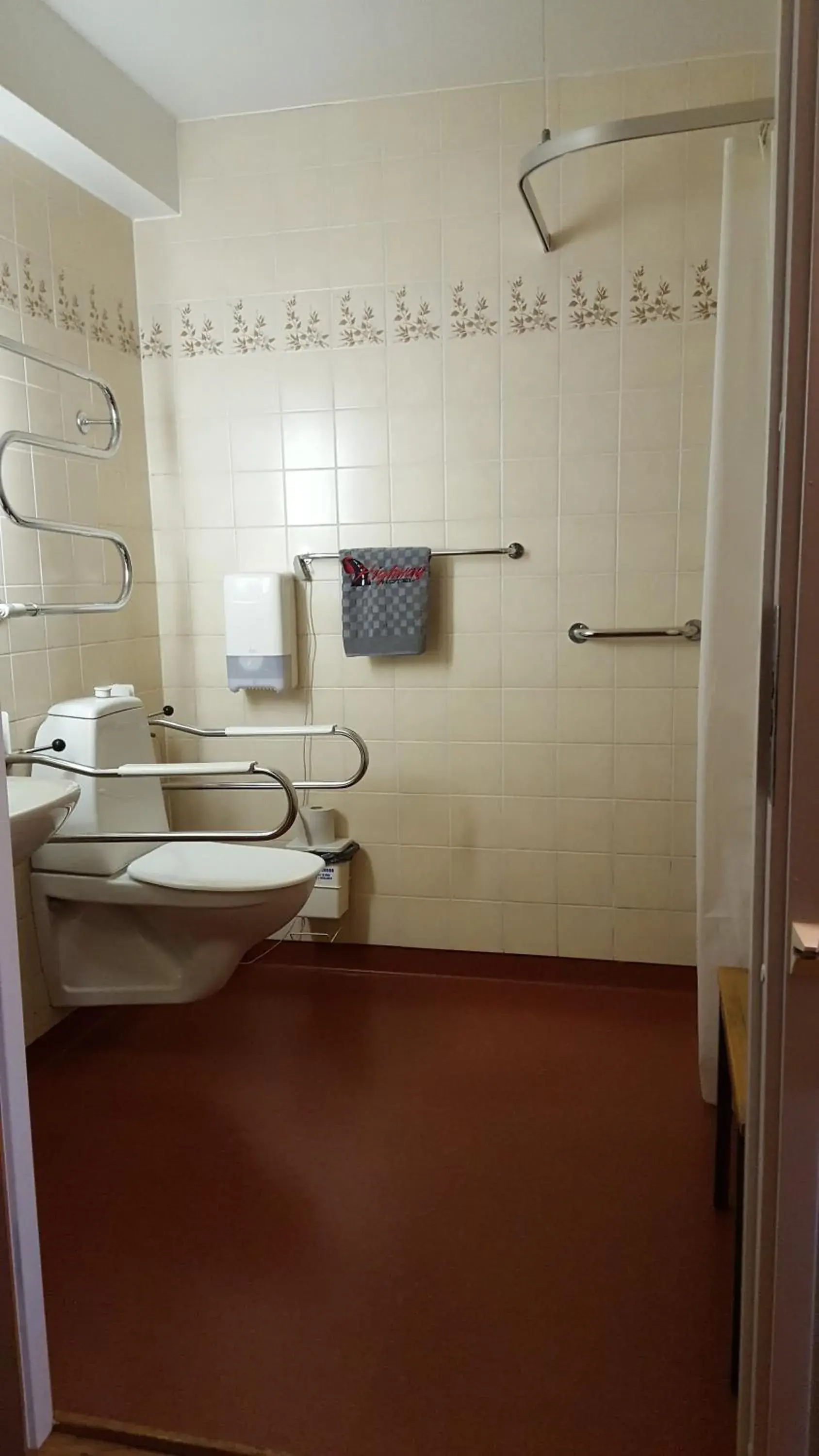 Twin Room - Disability Access in Highway Hotel Twin Room - Disability Access in Highway Hotel