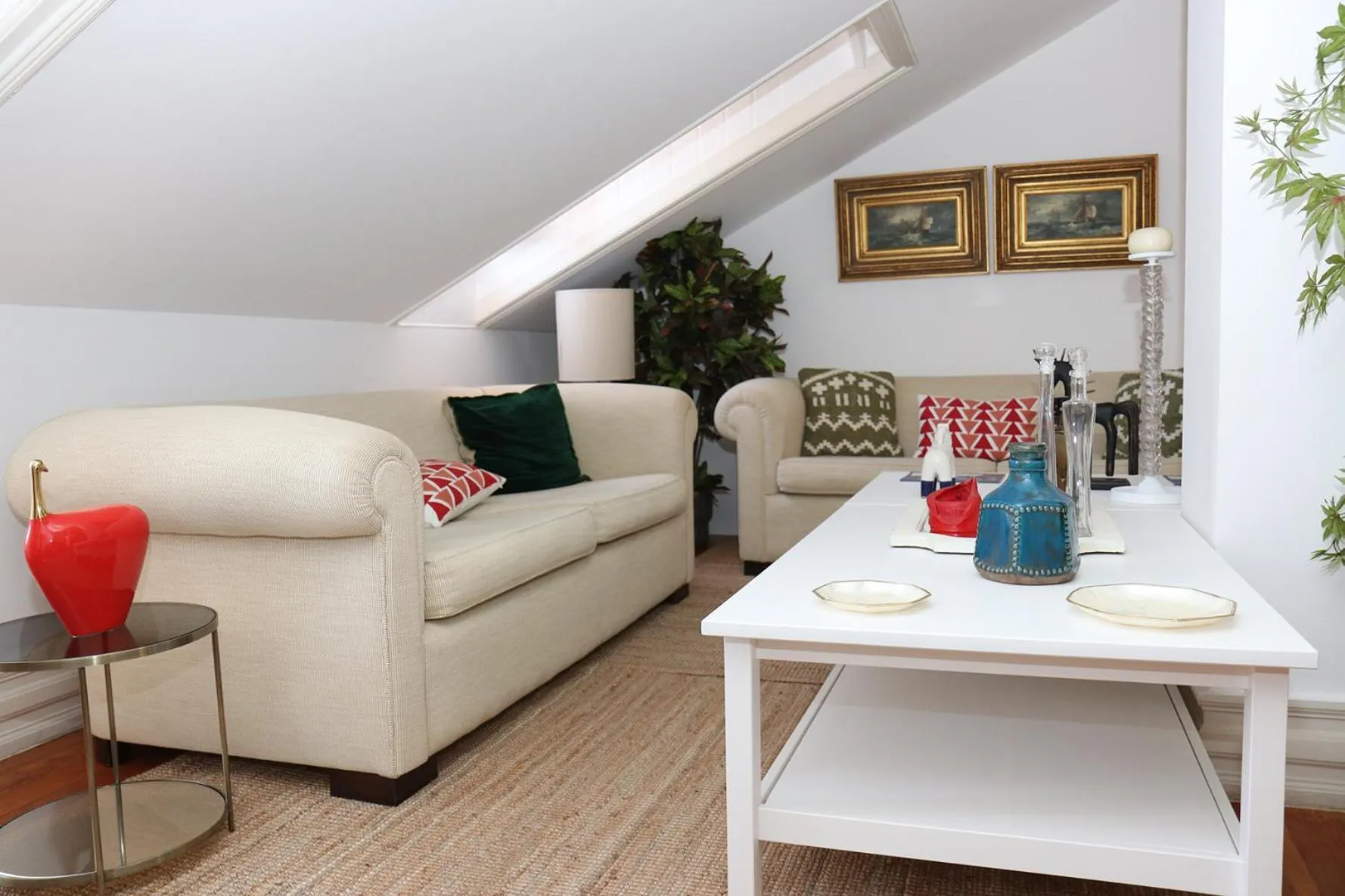 Communal lounge/ TV room in Botanic Views Guest House