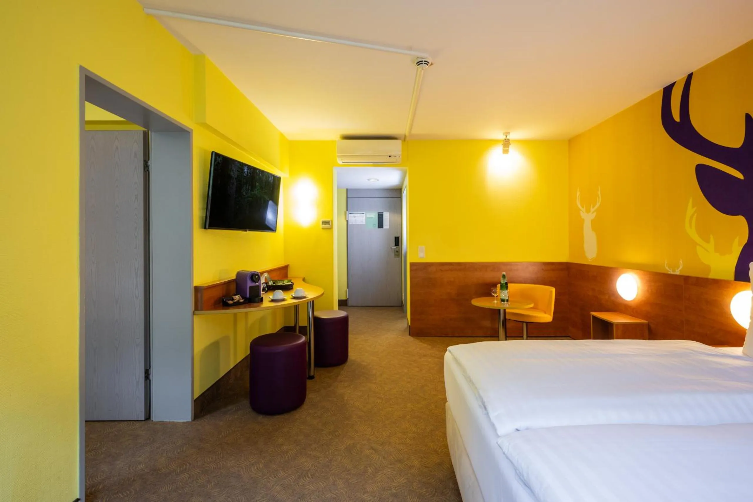 Photo of the whole room, Bed in Hotel Göttingen-West