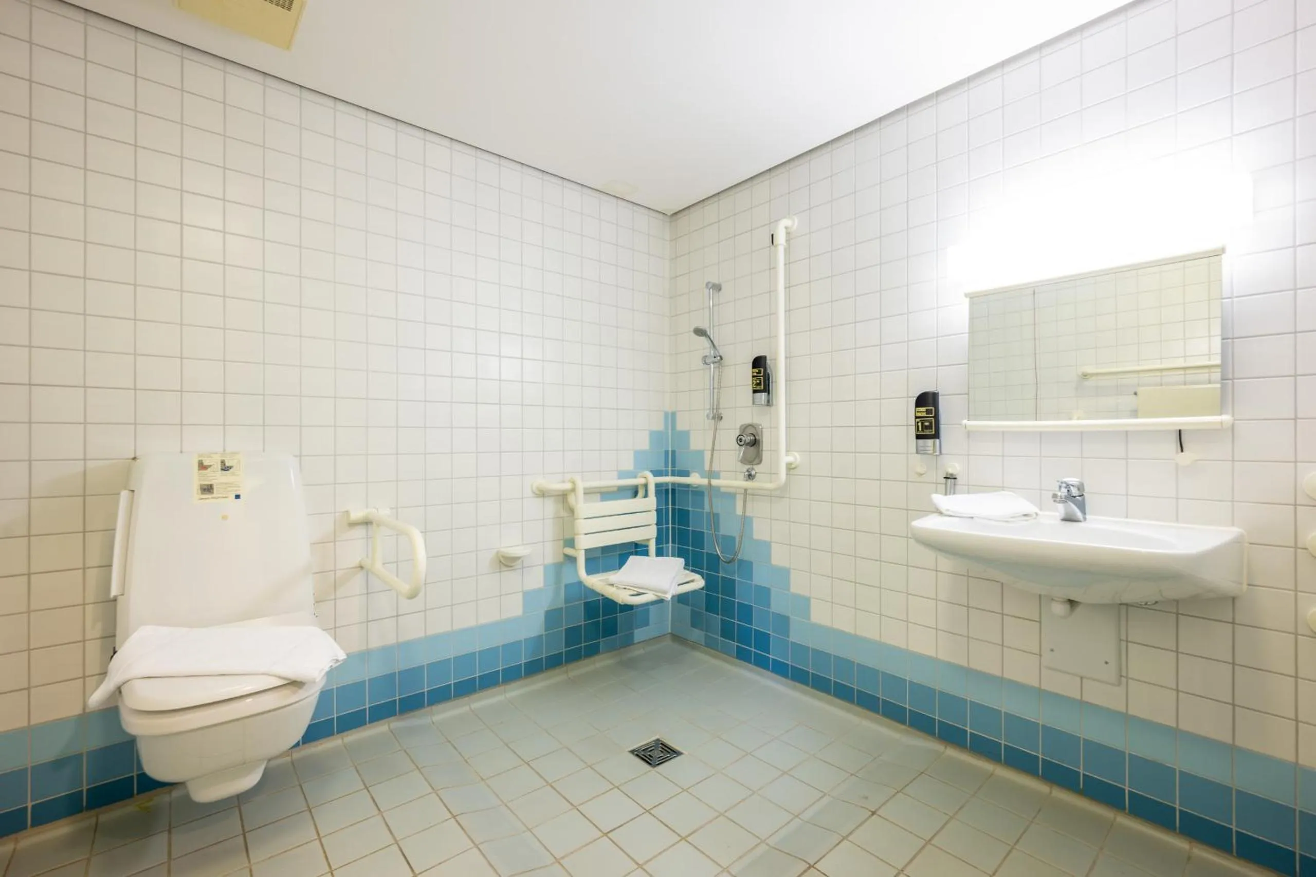 Bathroom in Hotel Göttingen-West