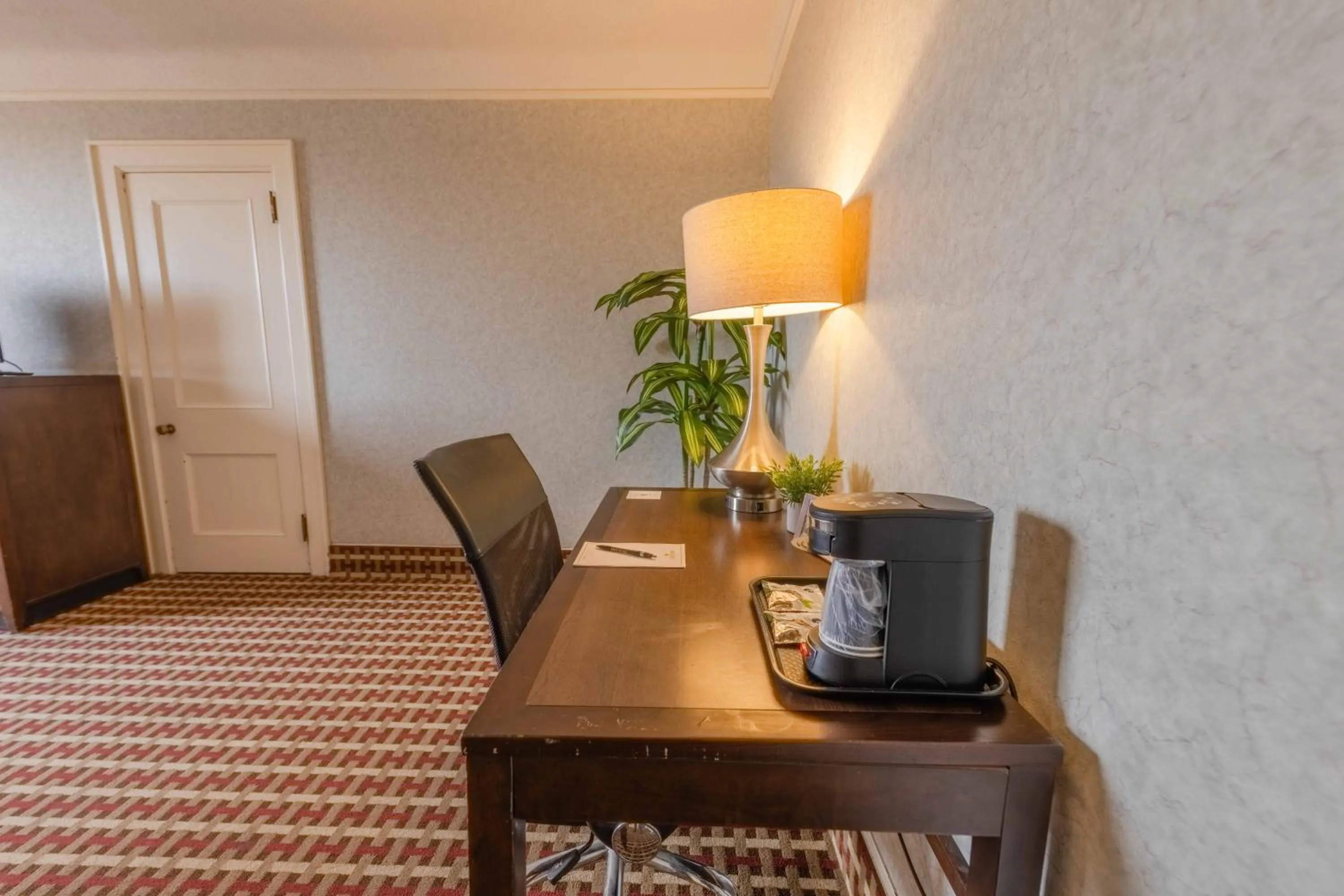 Prince Arthur Waterfront Hotel & Suites