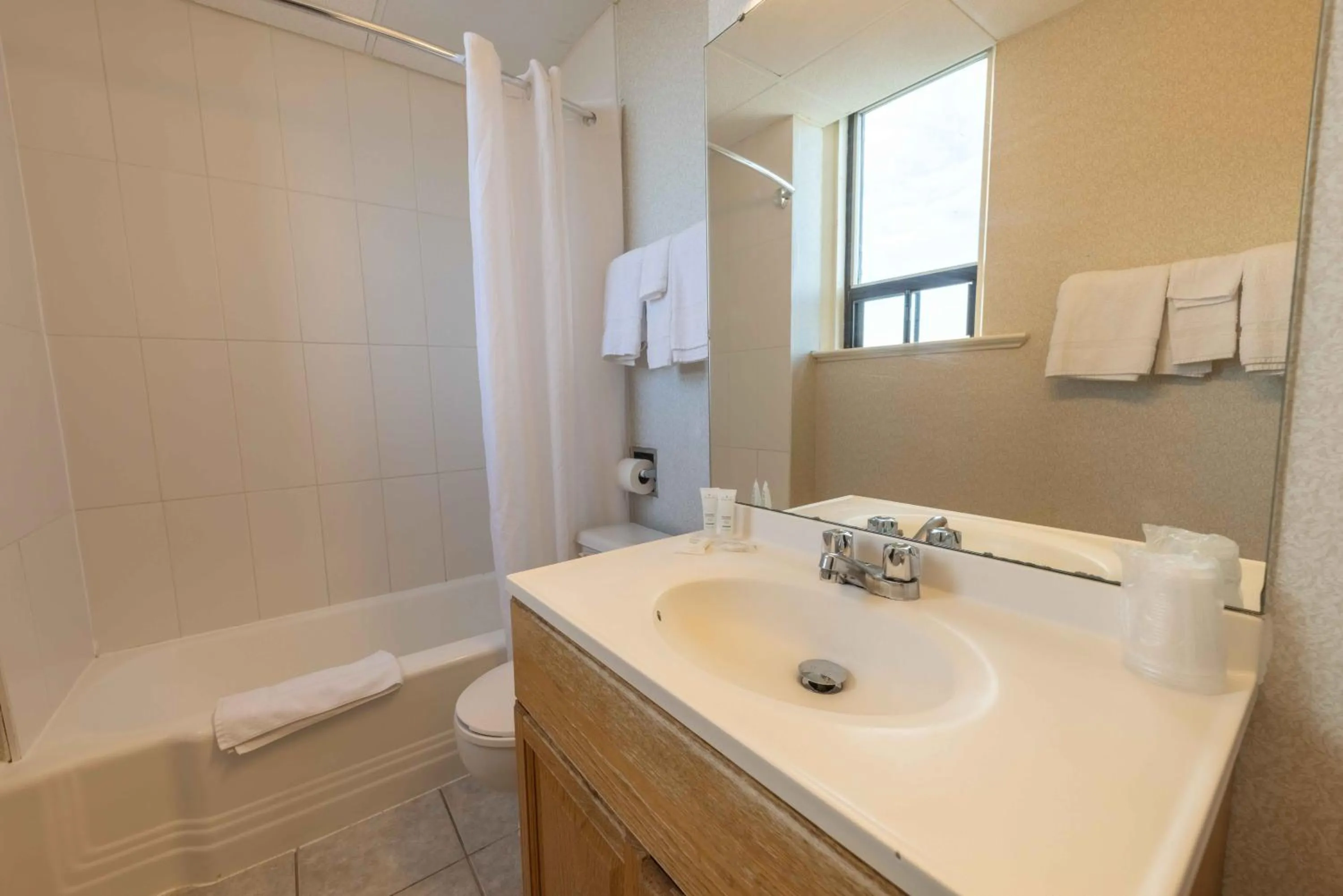 Prince Arthur Waterfront Hotel & Suites