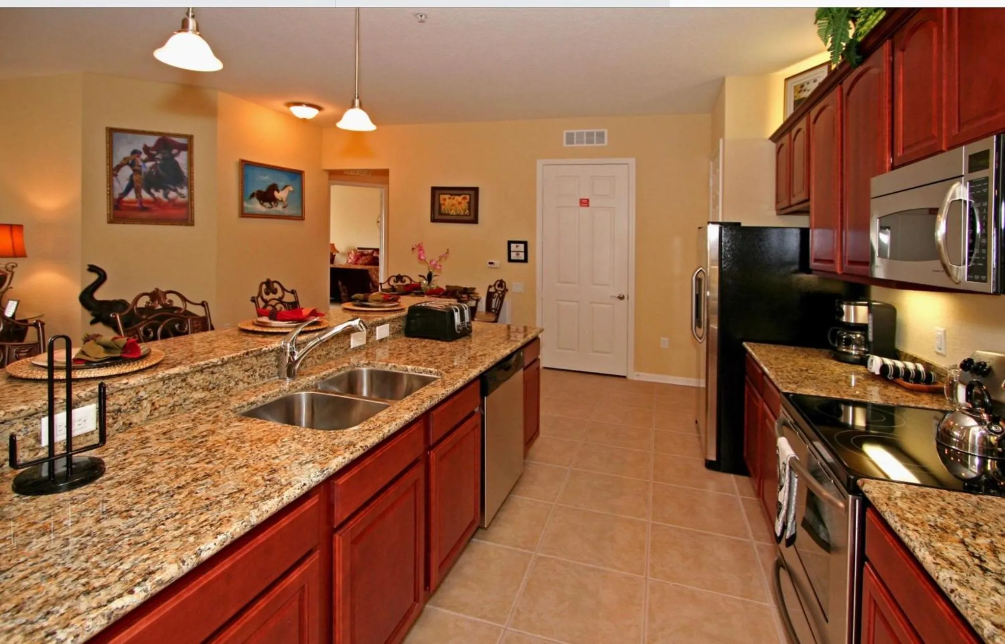 Kitchen or kitchenette in Executive 3 Bedroom Villa at Universal,Convention Center, Vista Cay
