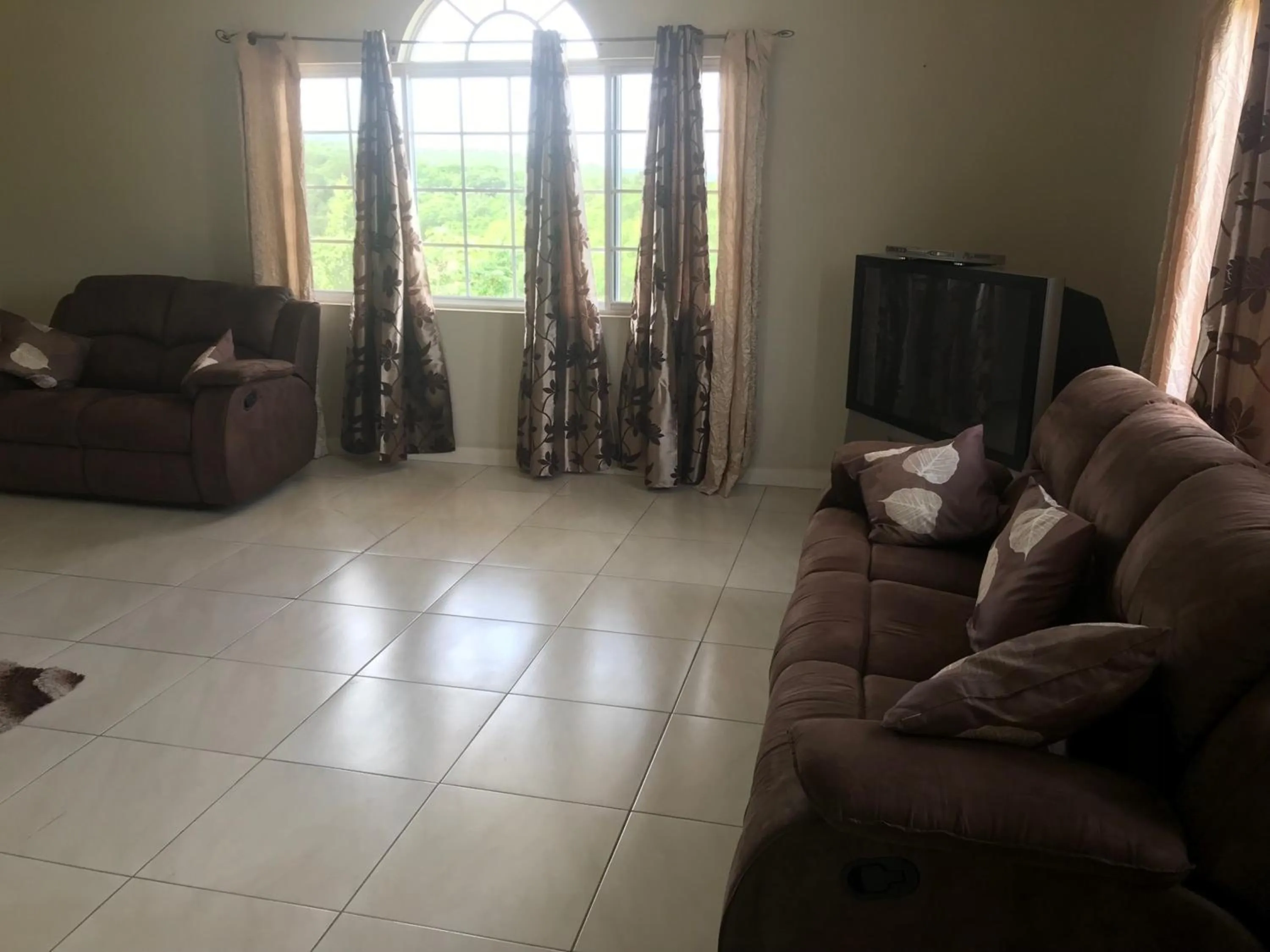 TV and multimedia in Retreat Guest House