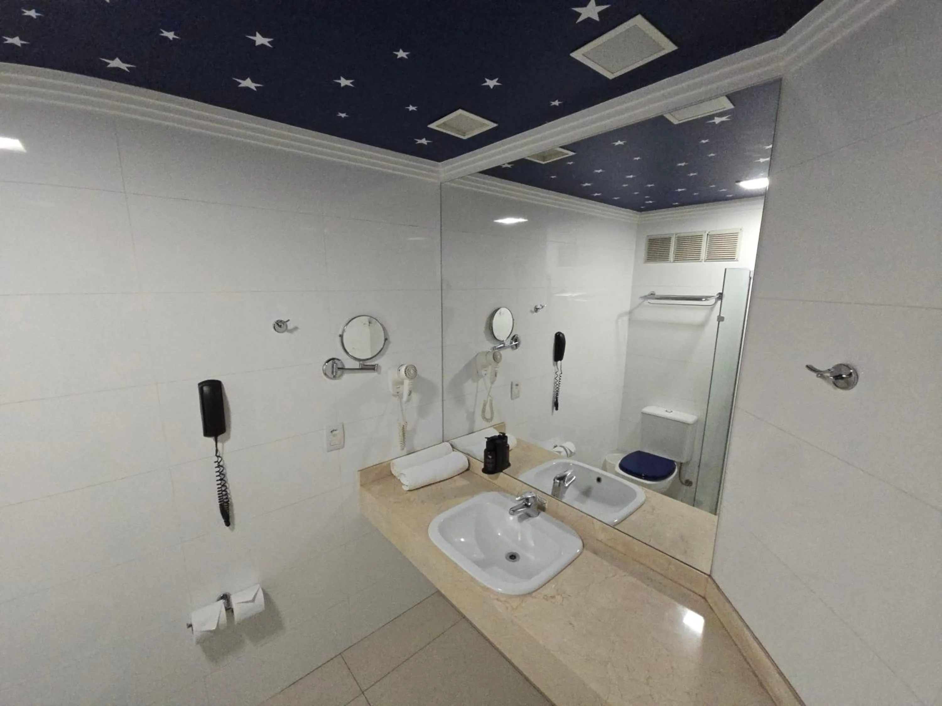 Bathroom in Golden Tower Maurilio Biagi by Fênix Hotéis