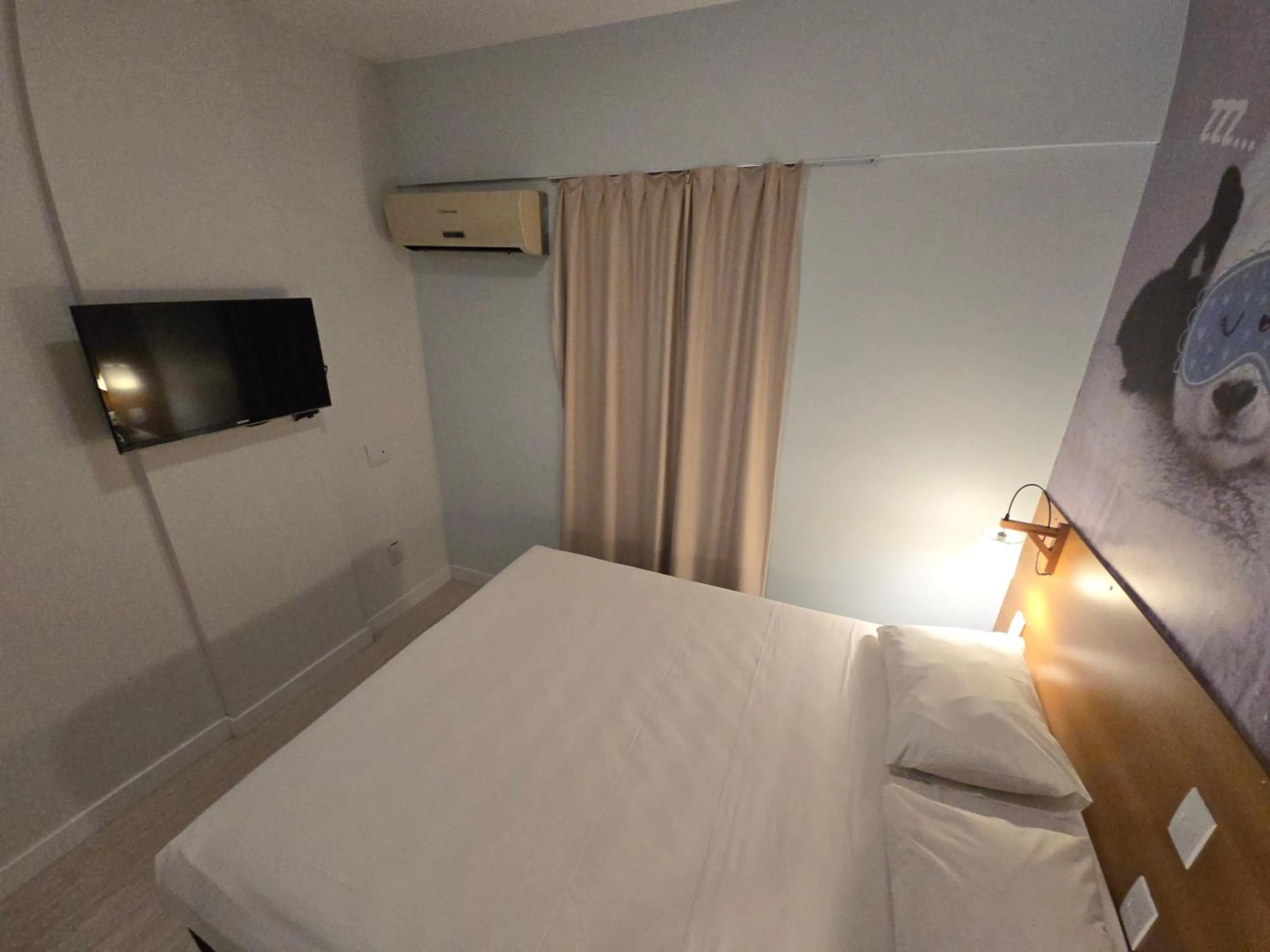 Photo of the whole room, Bed in Golden Tower Maurilio Biagi by Fênix Hotéis