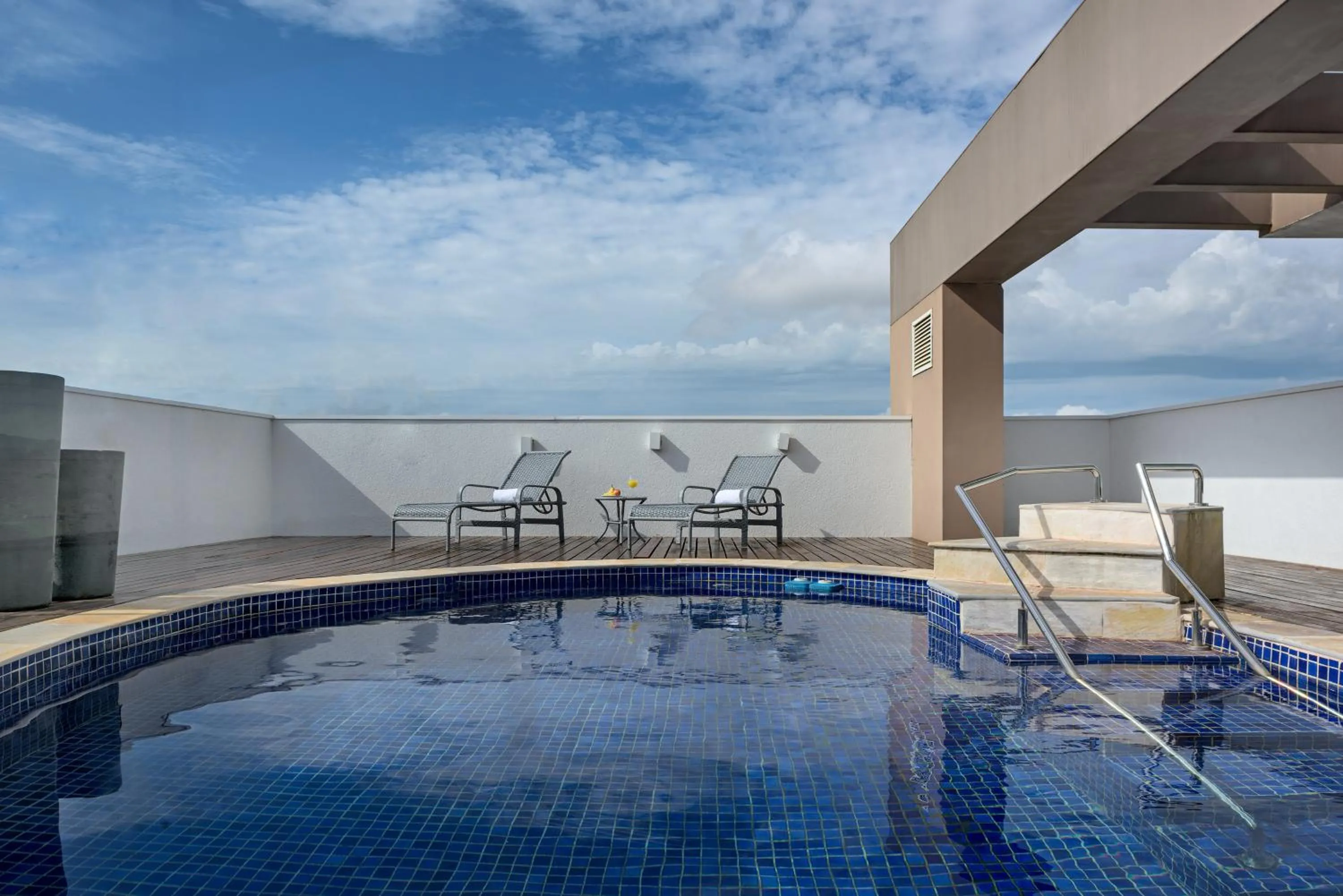 Pool view in ibis Styles Ribeirao Preto Maurilio Biagi