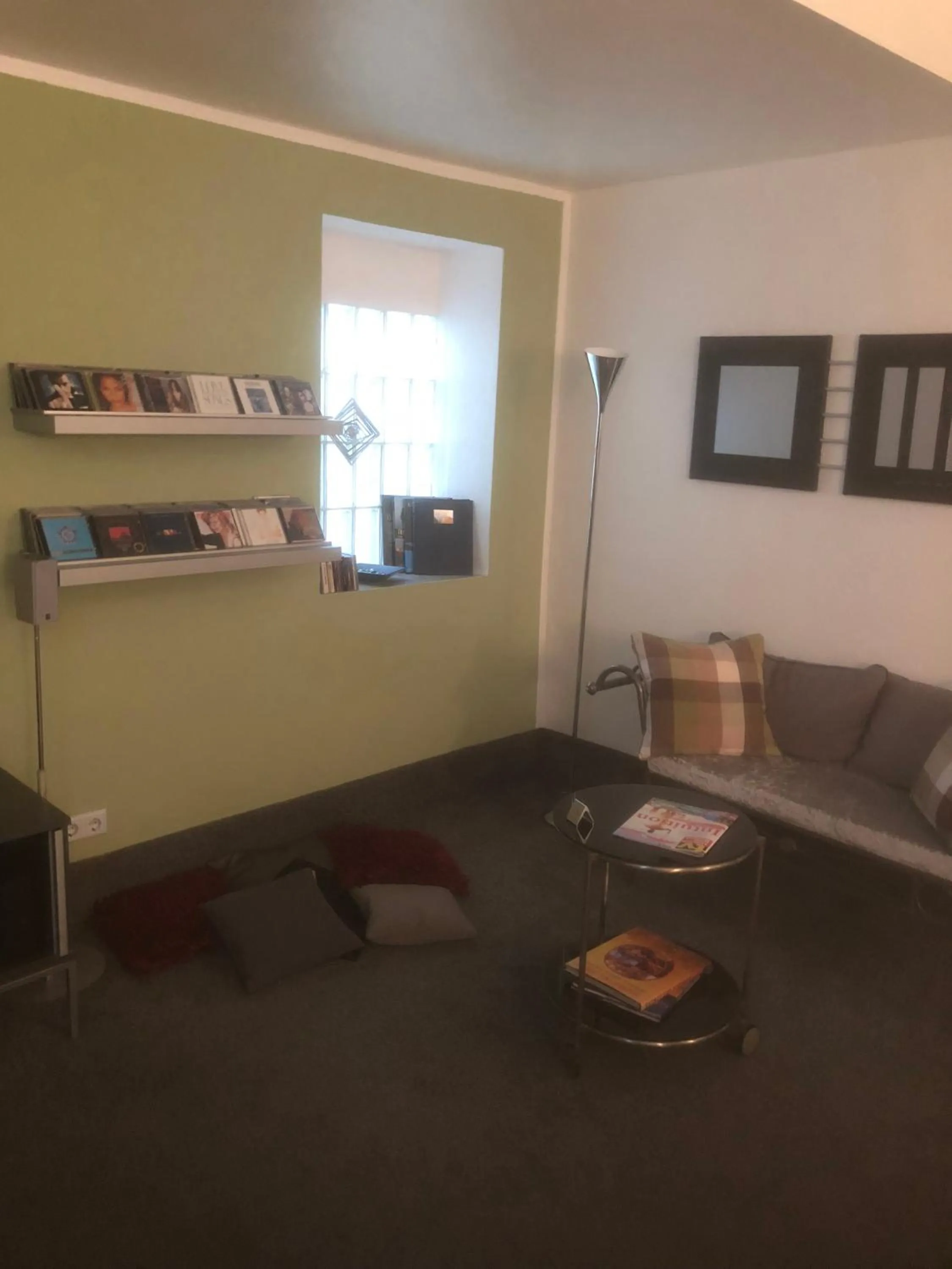 Communal lounge/ TV room in Hotel Sechzehn