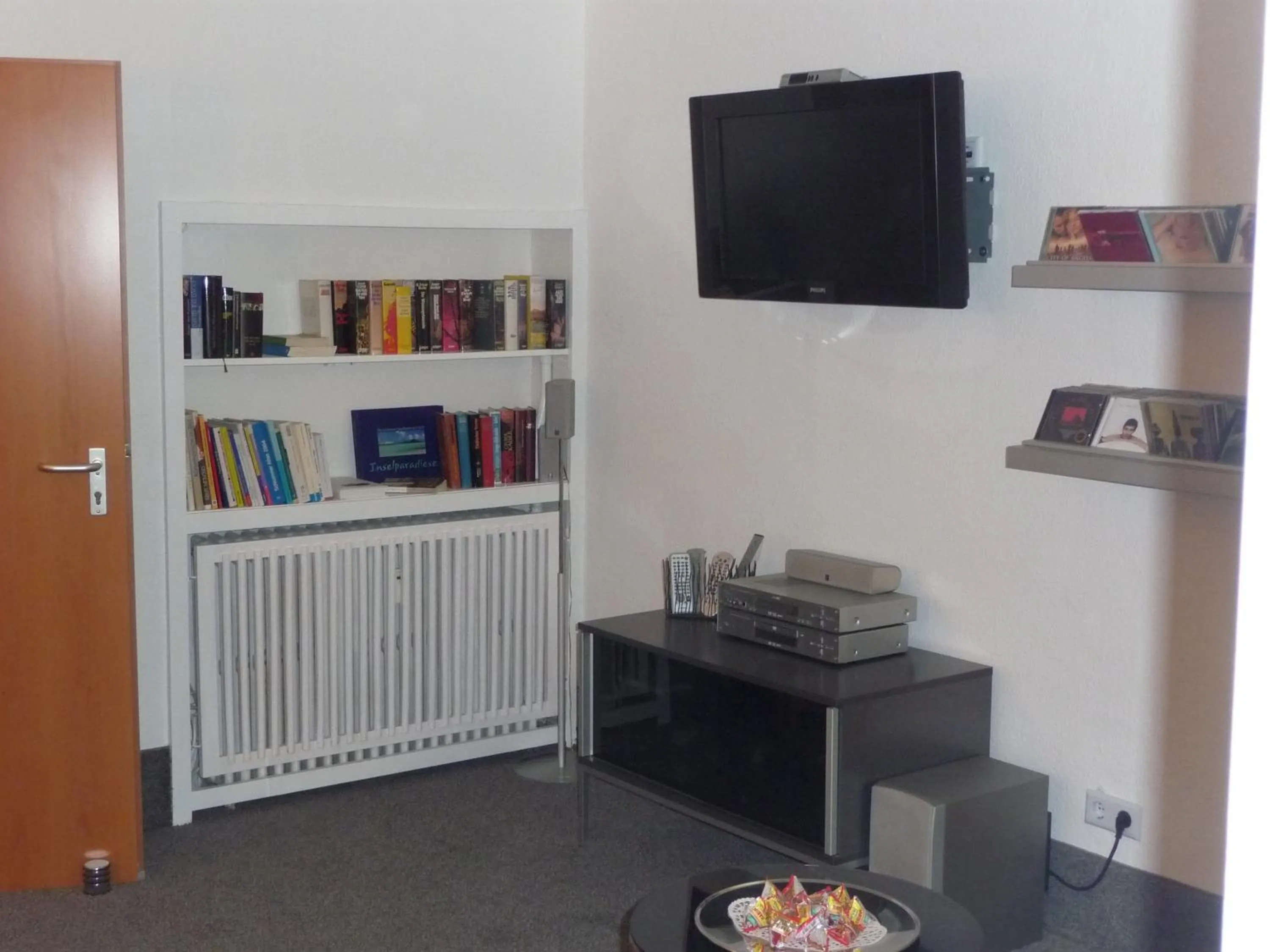 Communal lounge/ TV room in Hotel Sechzehn