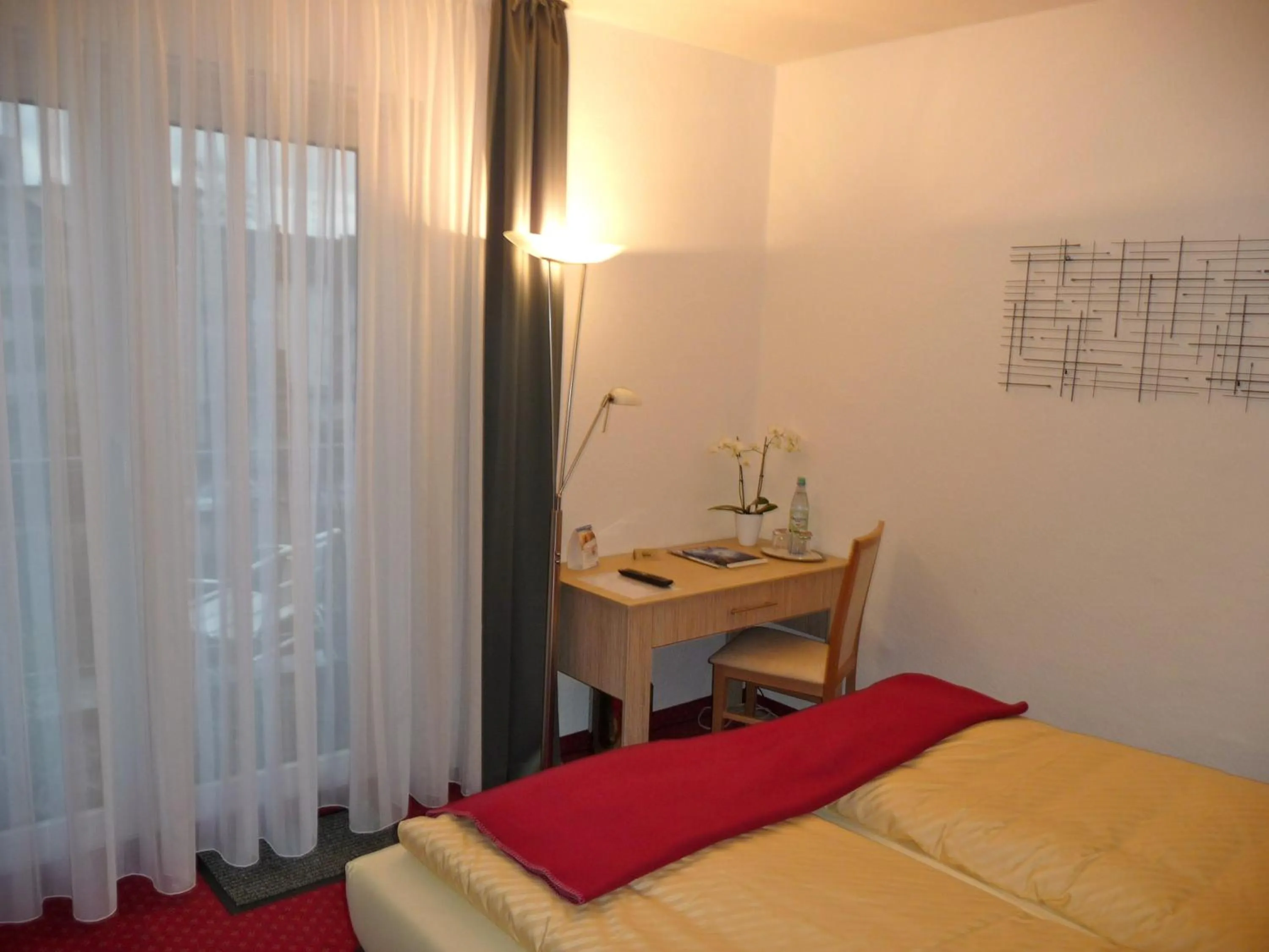 Photo of the whole room, Bed in Hotel Sechzehn